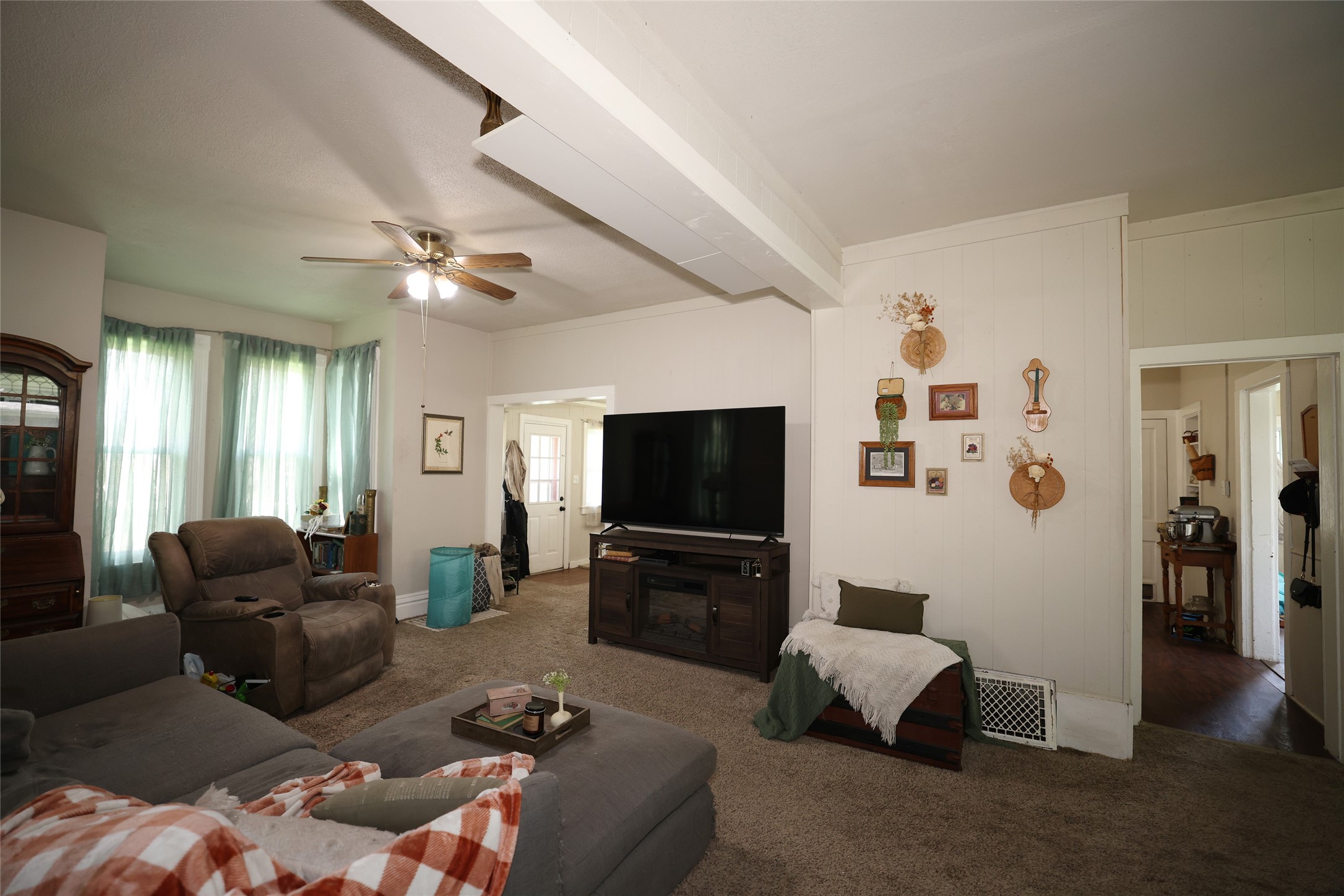 607 Clay Street Property Photo 10