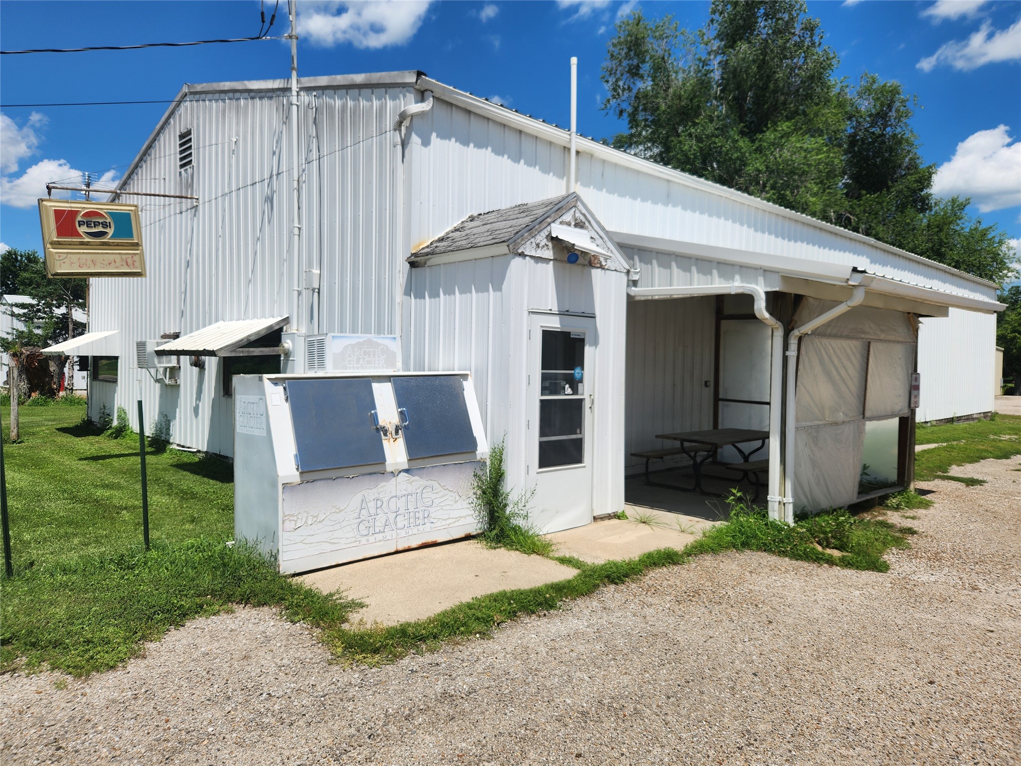 305 Main Street Property Photo 1