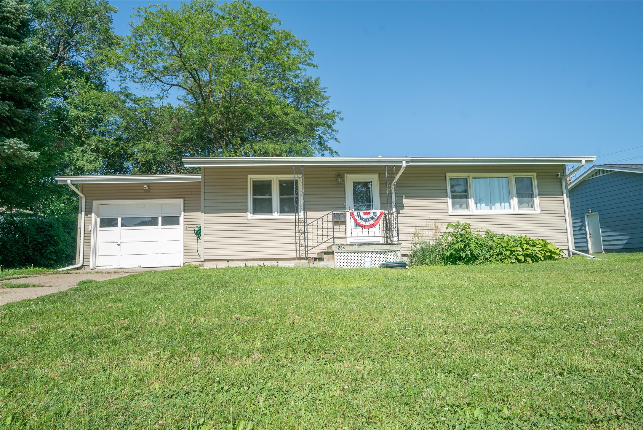 1204 N Maple Street Property Photo 1