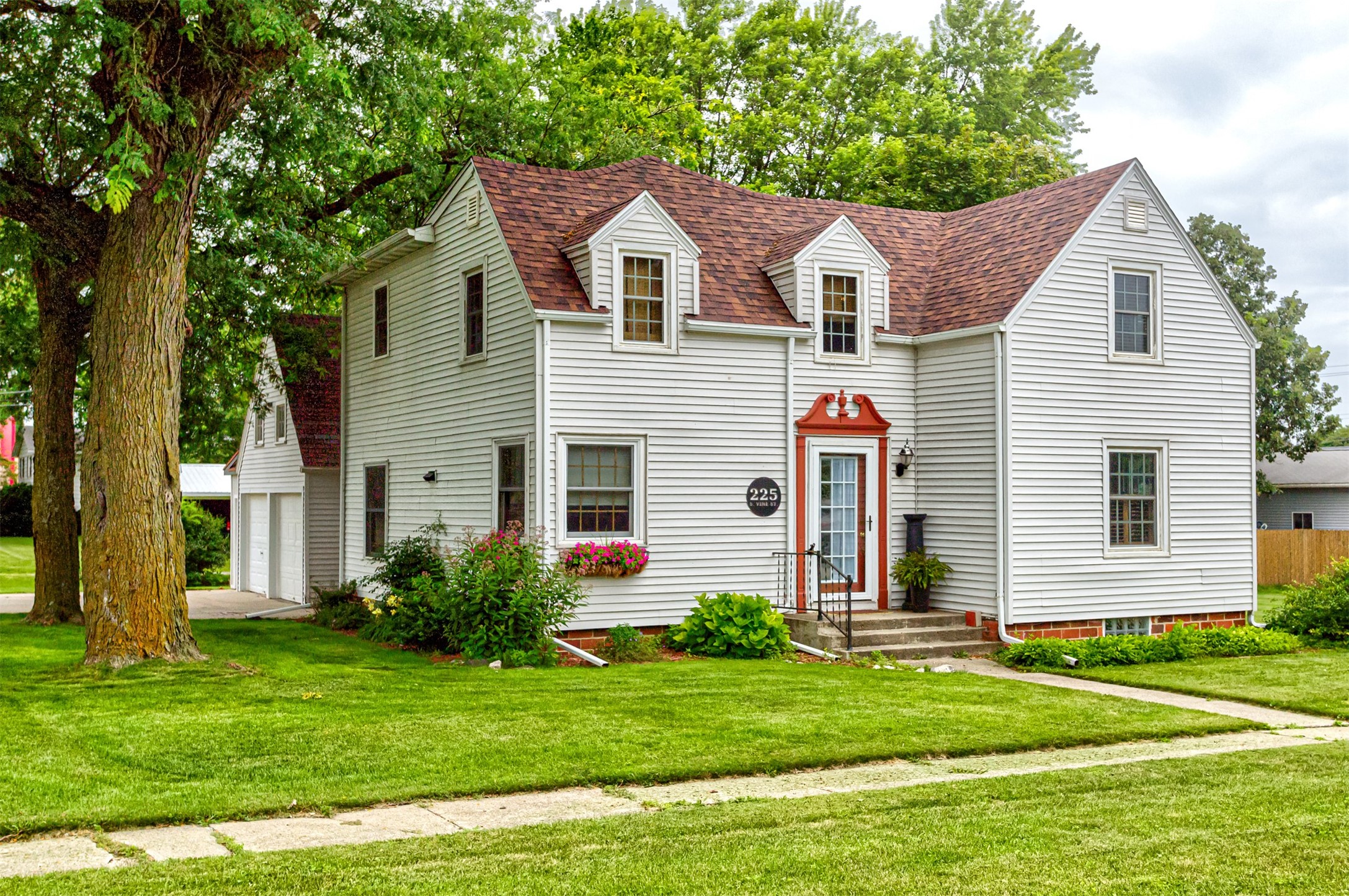 225 S Vine Street Property Photo 1