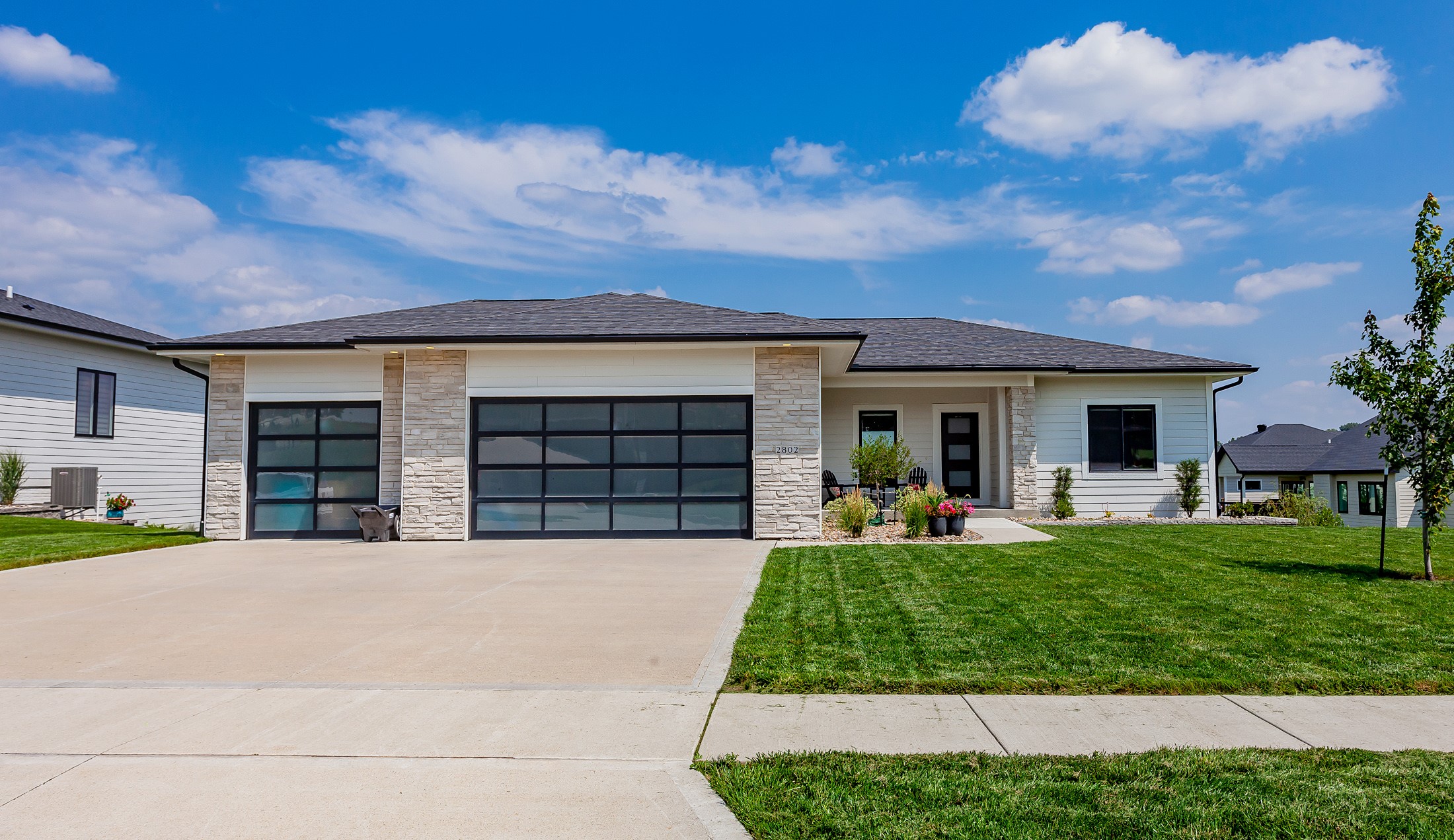 2802 Ne Brentwood Circle Property Photo 1