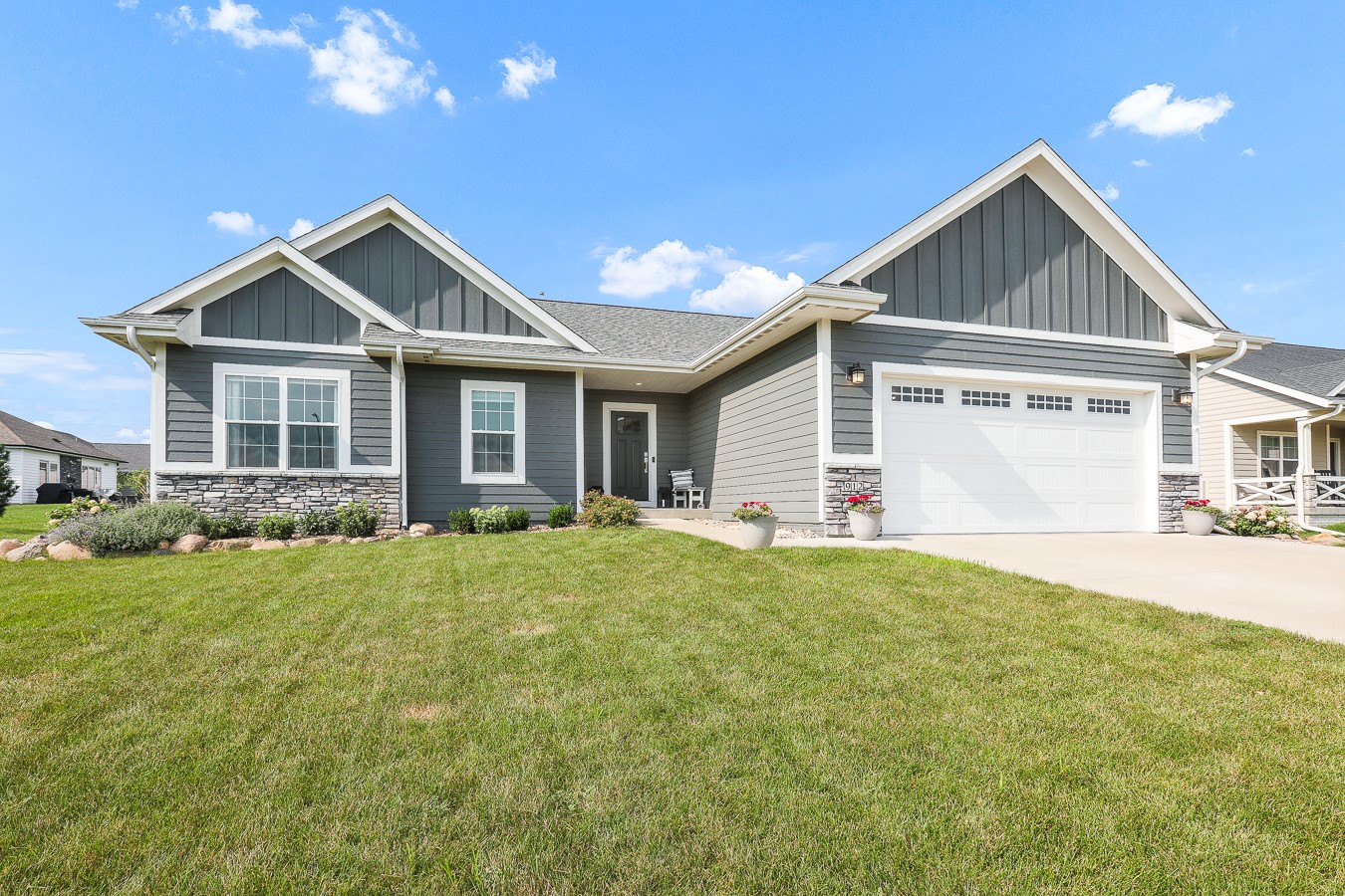 912 Fountain View Drive Property Photo 1