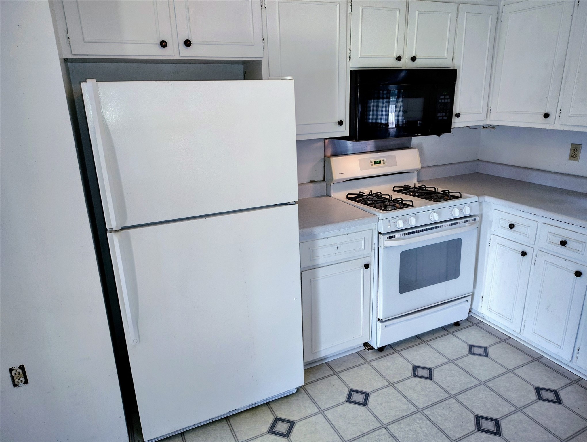 2104 E 41st Street Property Photo 3