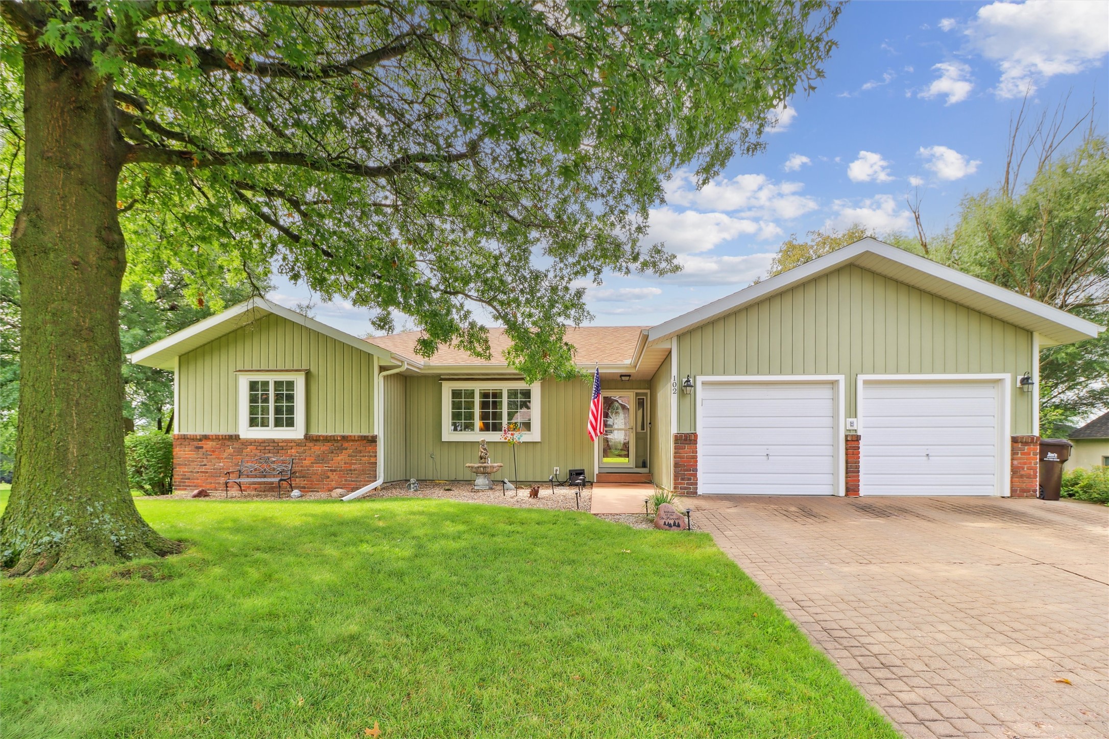 102 Country Club Drive Property Photo 1