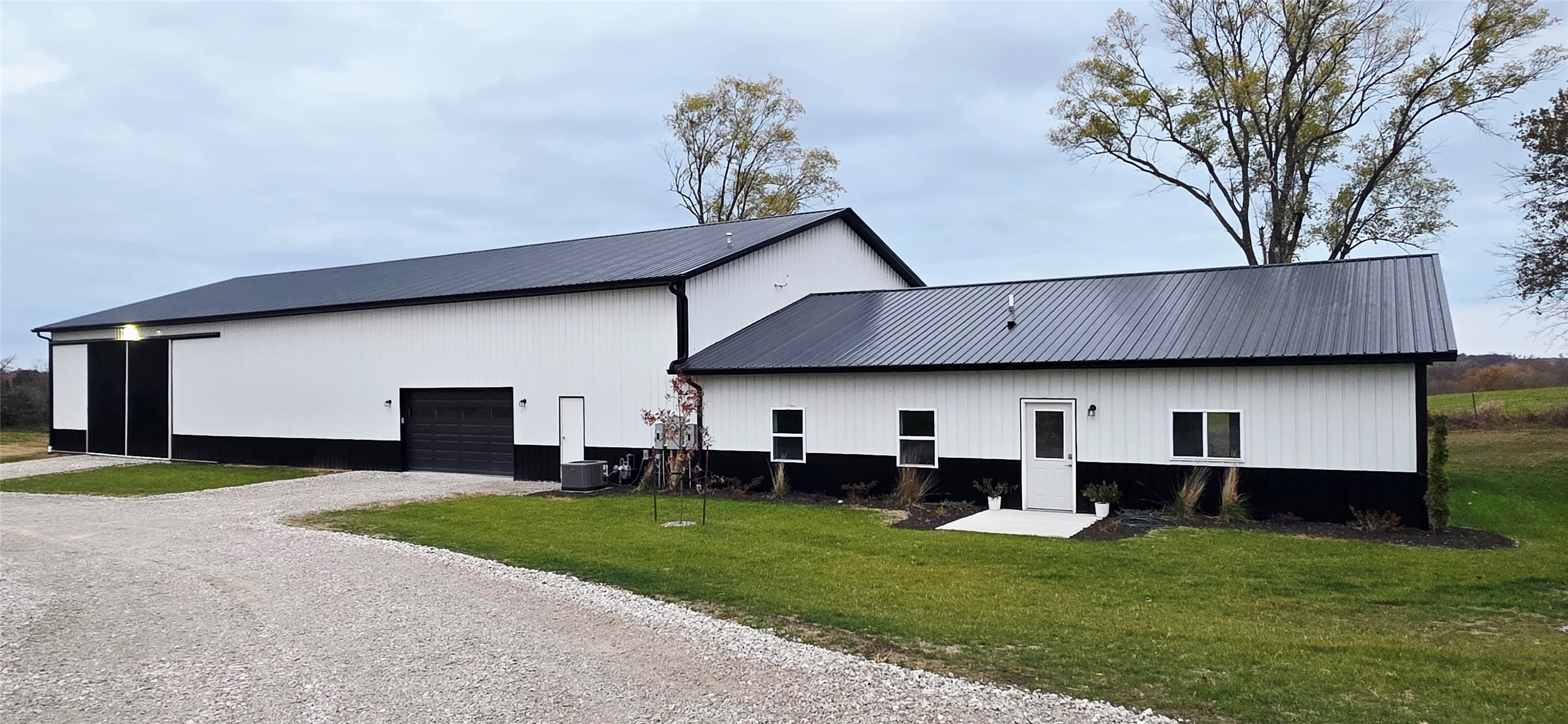 580 N Central Avenue Property Photo 1