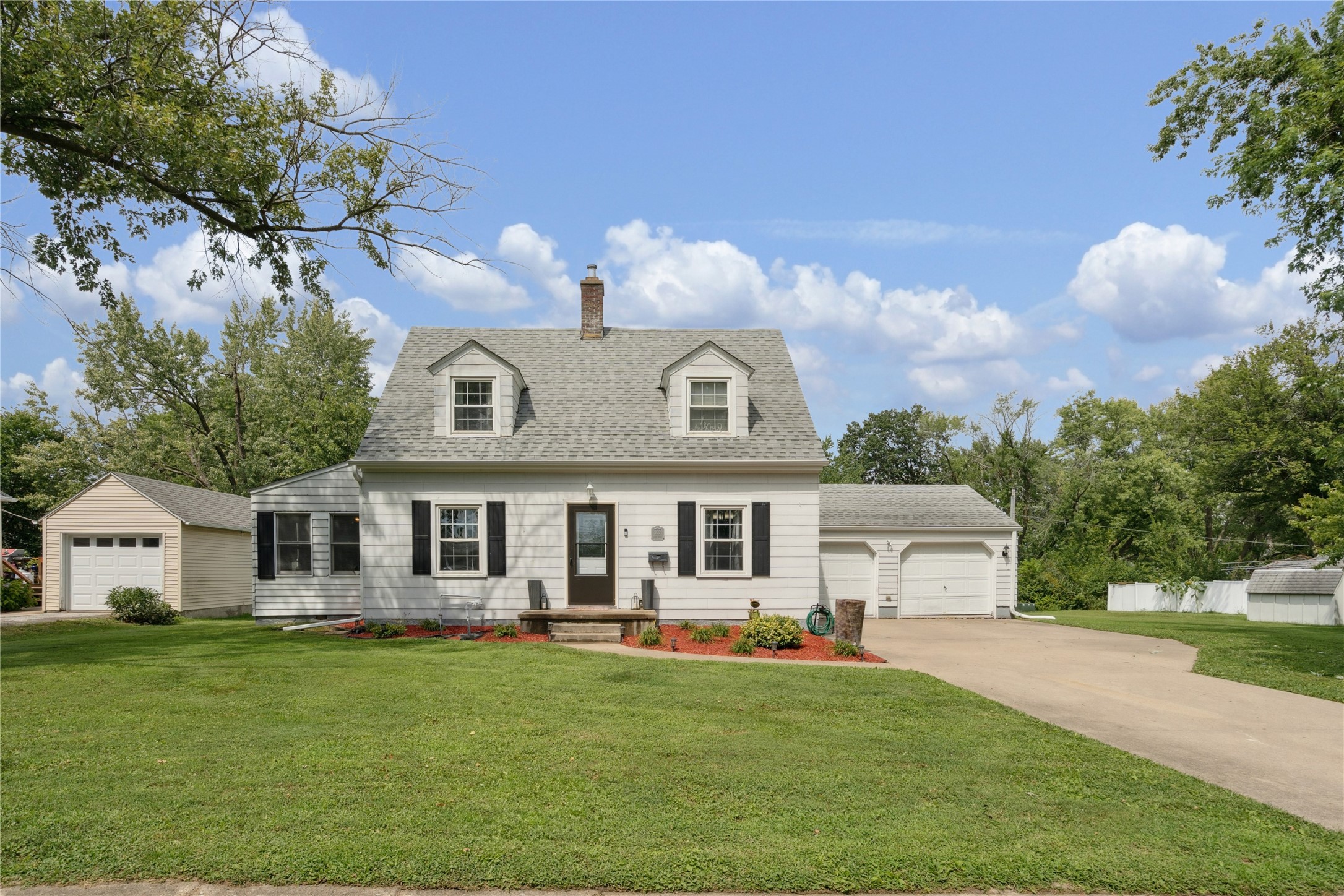 203 E Golf Avenue Property Photo 1