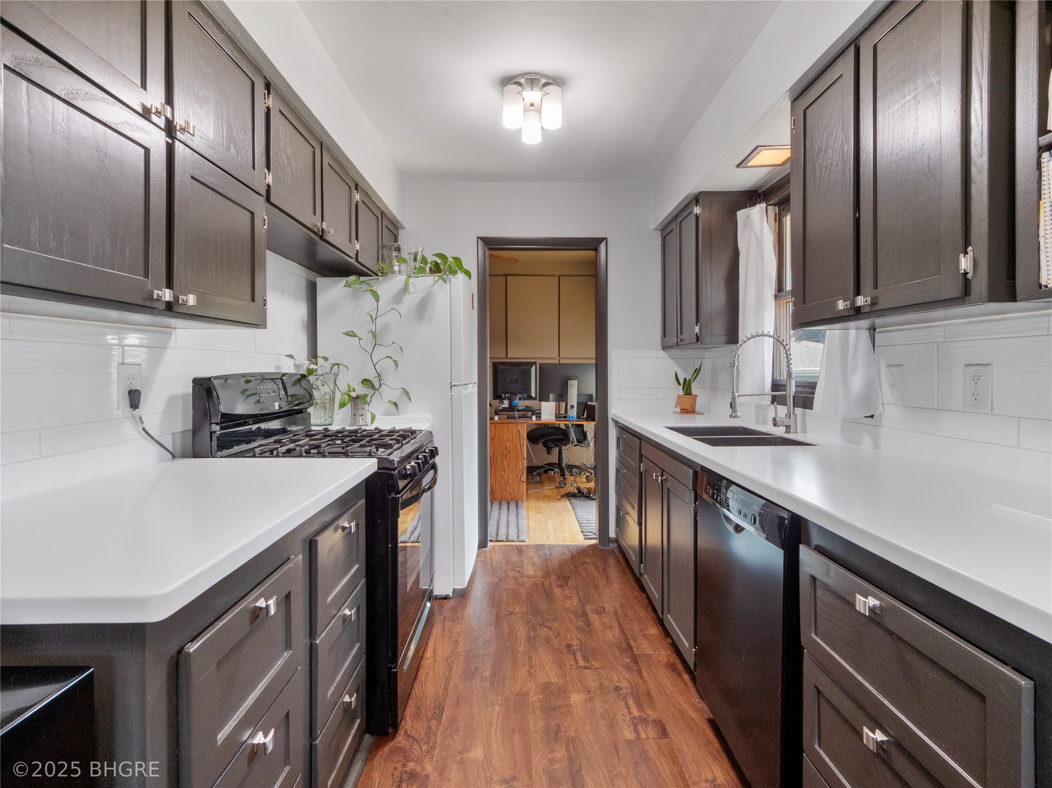 2719 E Tiffin Avenue Property Photo 10