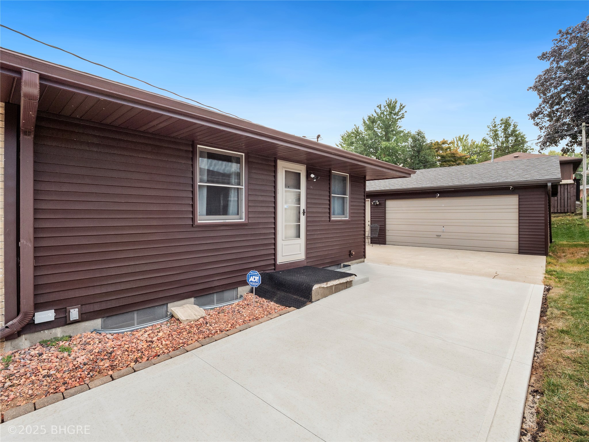 2719 E Tiffin Avenue Property Photo 31