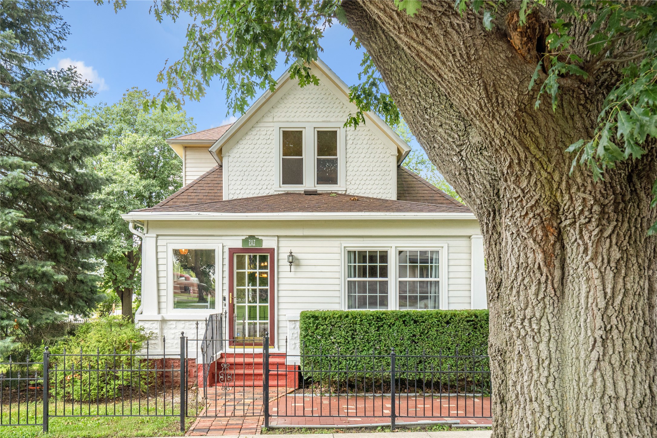 707 Hatton Avenue Property Photo 1