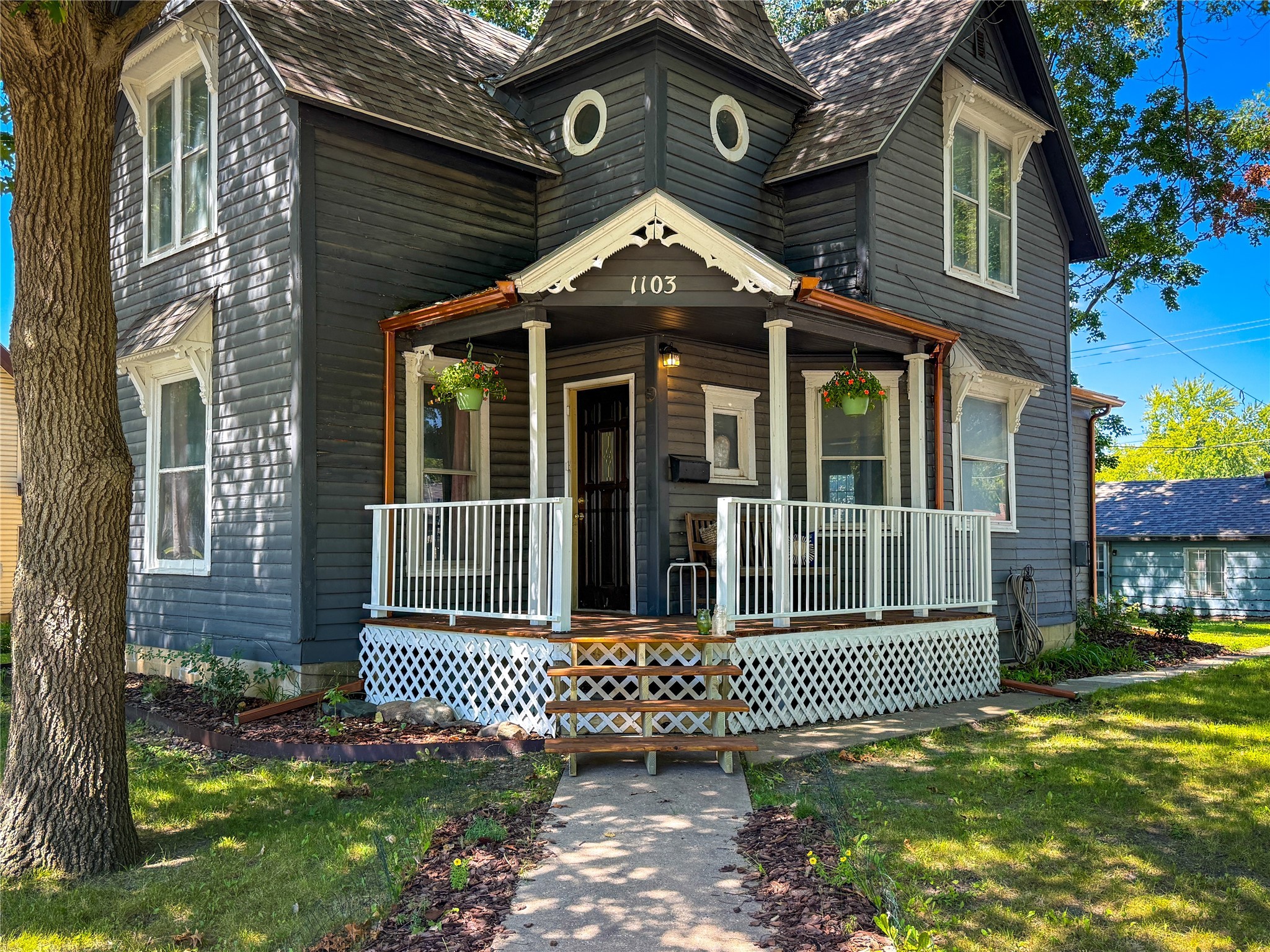 1103 1st Street Property Photo 1