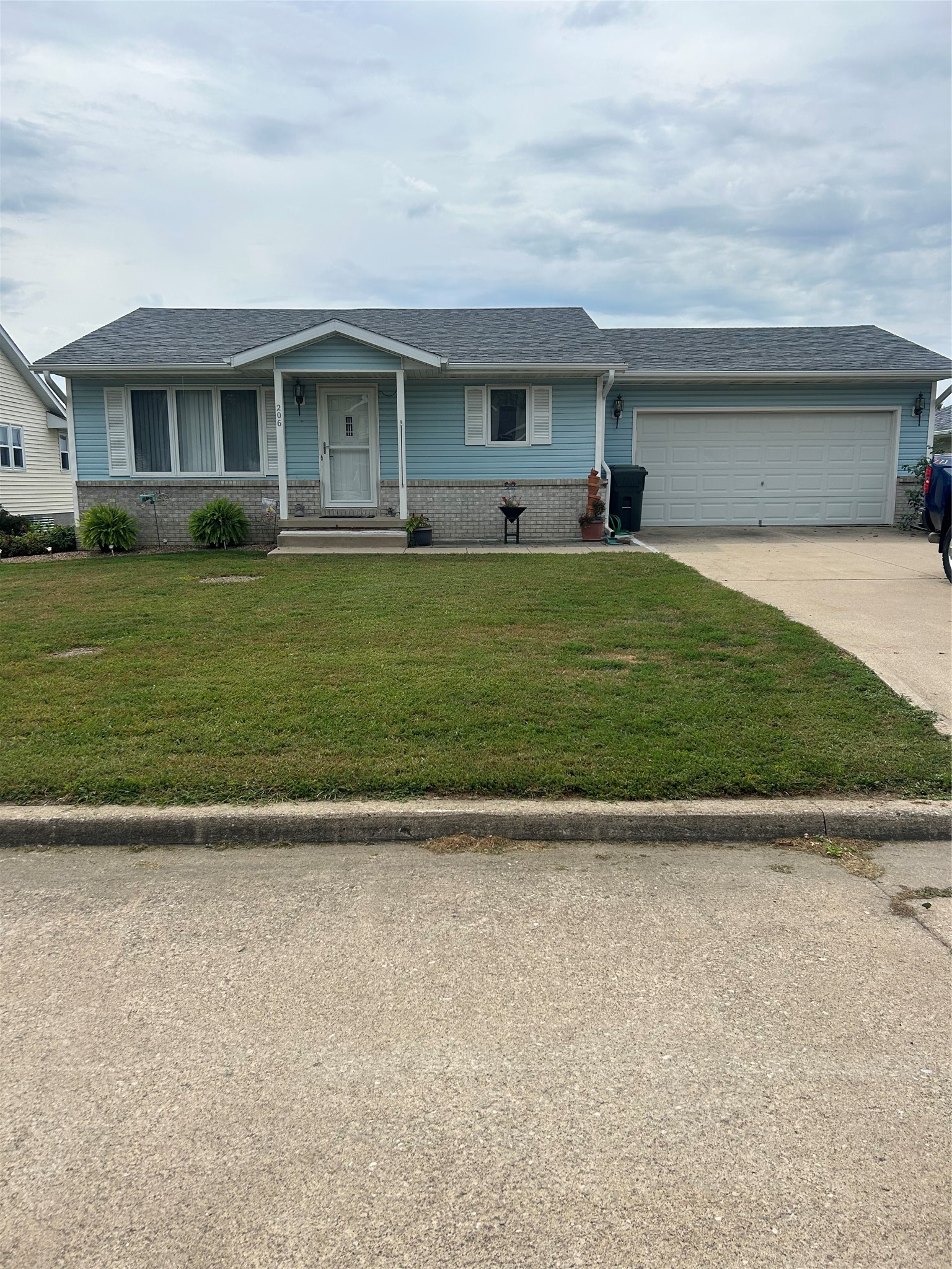 206 Beverly Circle Property Photo 1