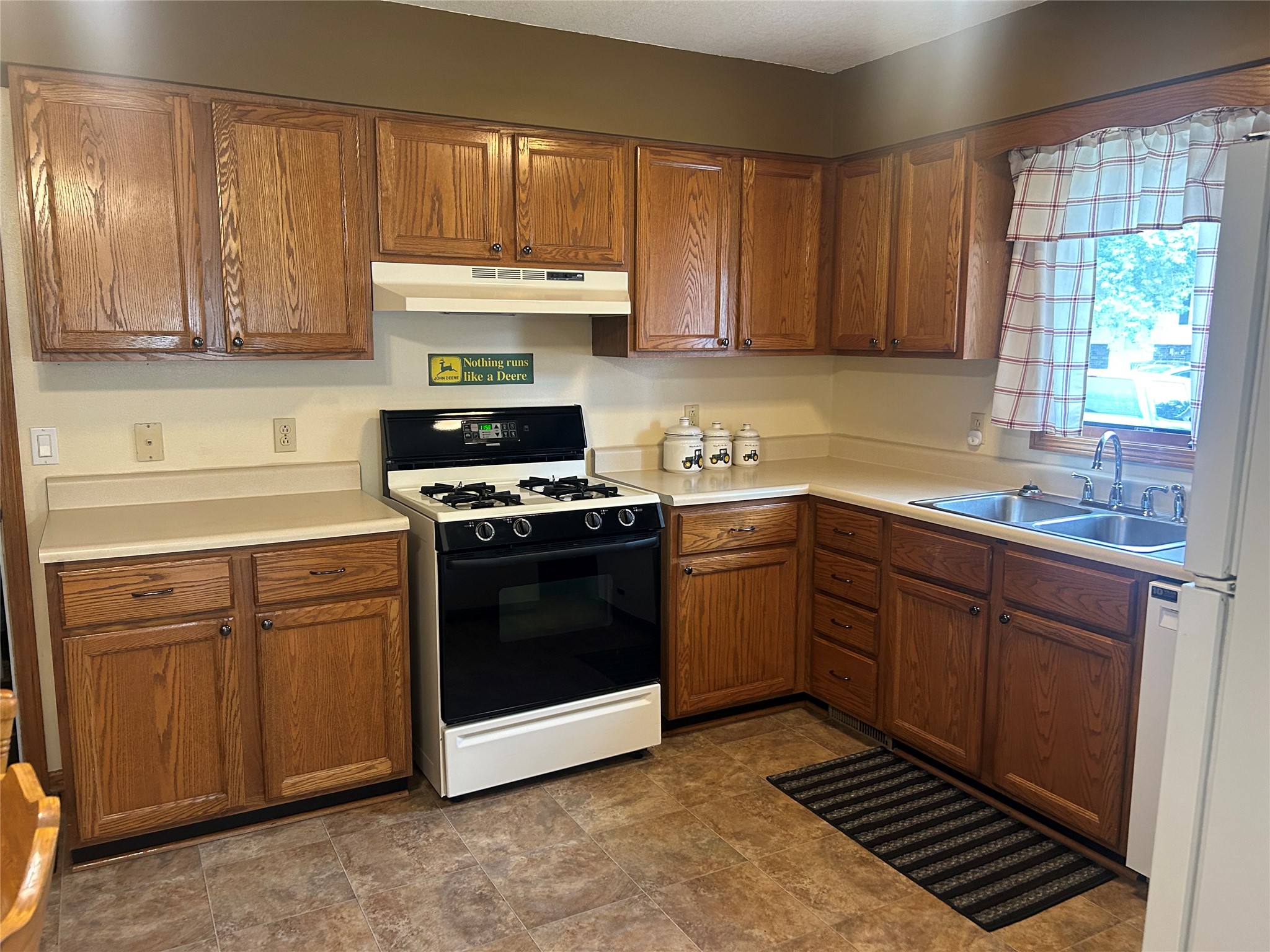 206 Beverly Circle Property Photo 4