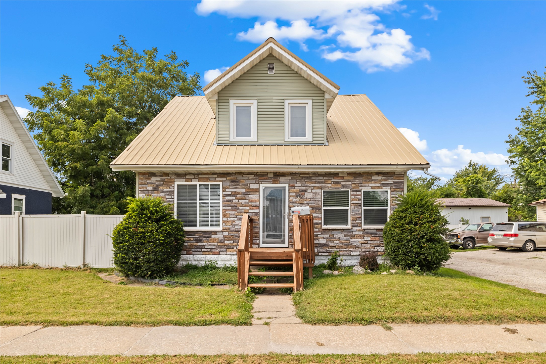 207 S 4th Street Property Photo 1