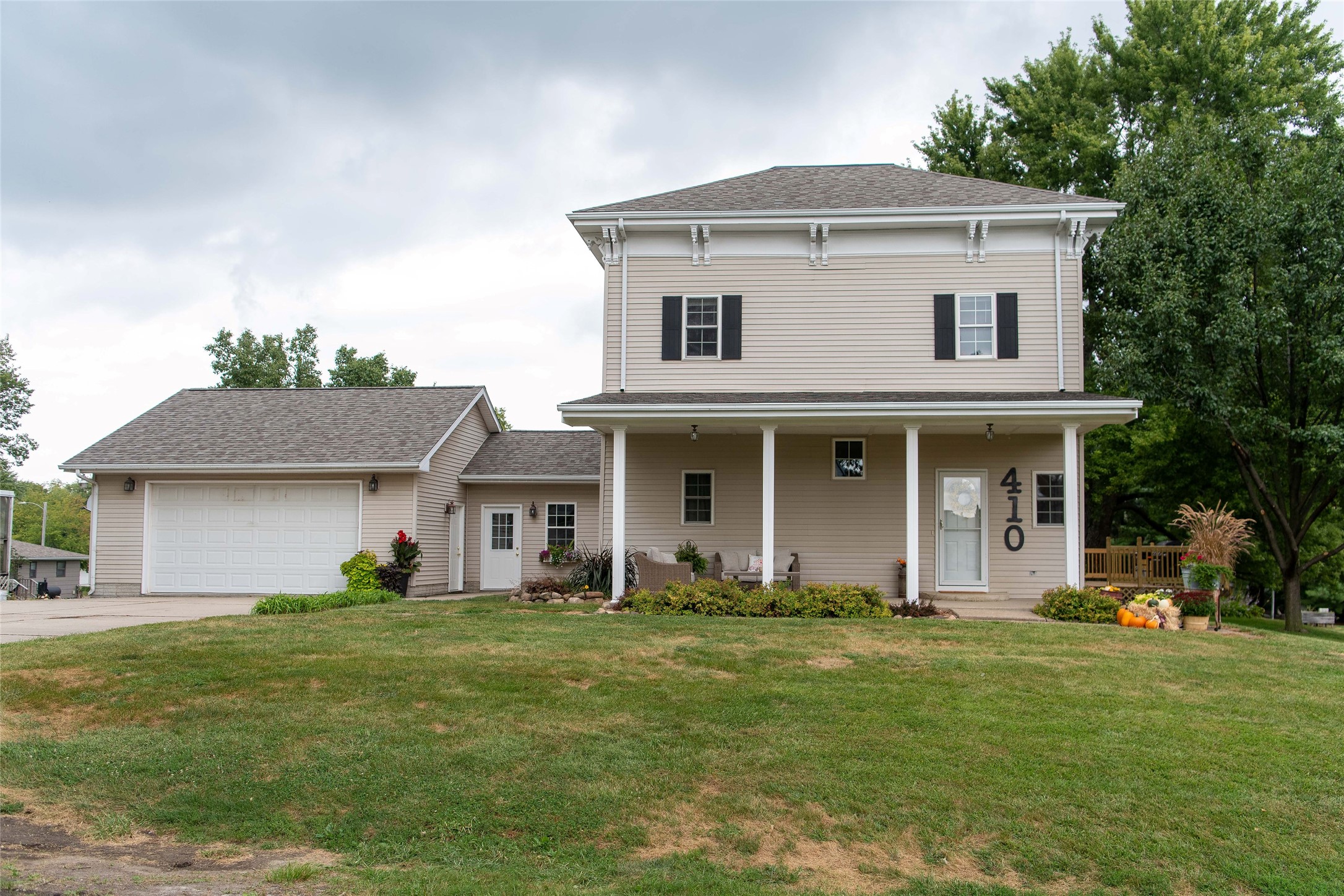 410 E Washington Street Property Photo 1