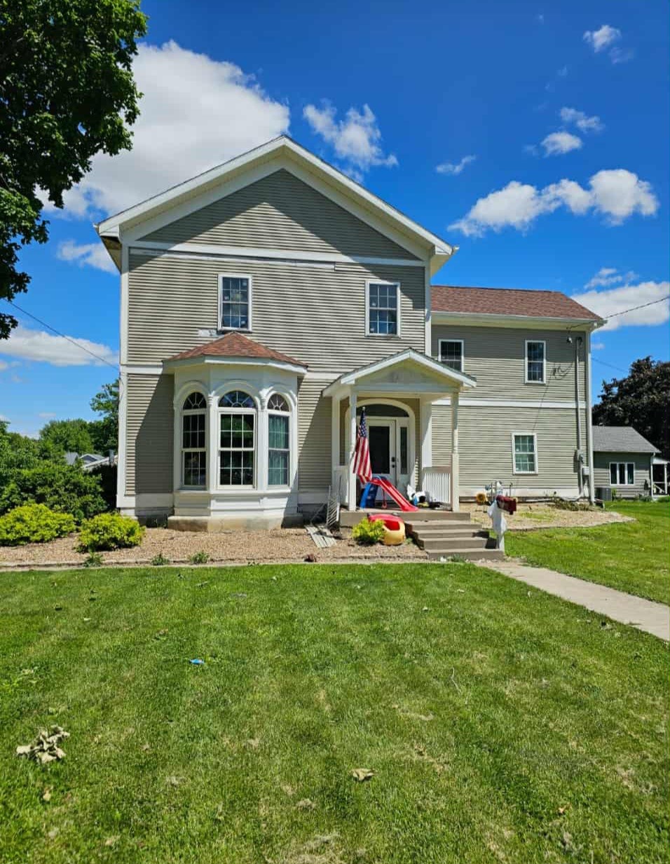 608 E 7th Street N Property Photo 1