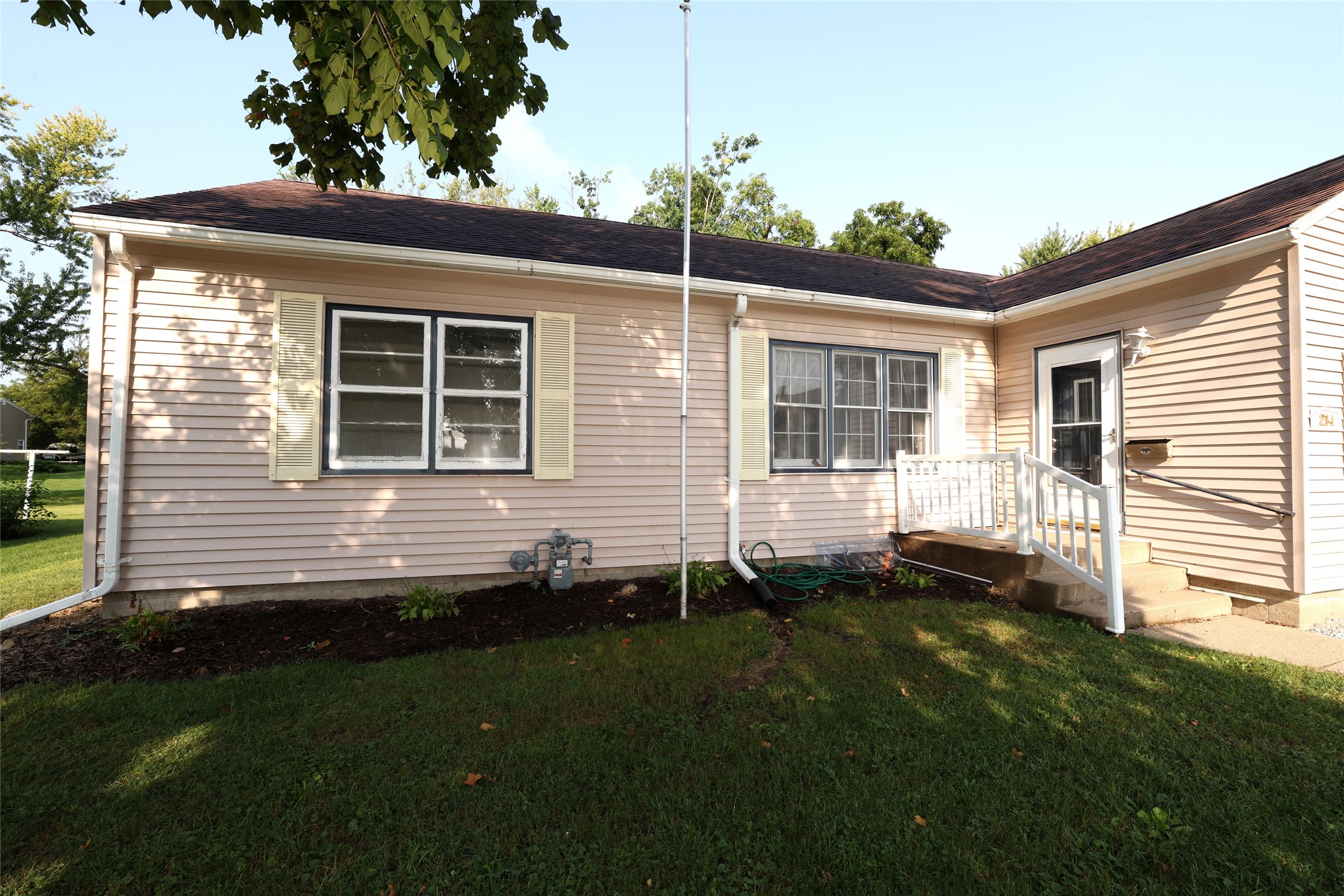 214 S 1st Street Property Photo 1