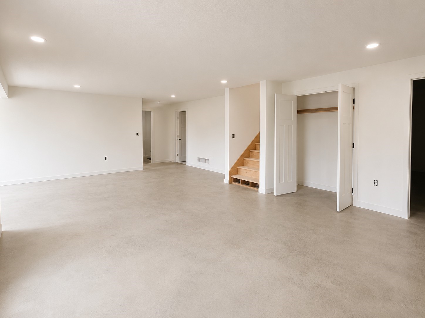 2347 N 10th Avenue E Property Photo 6