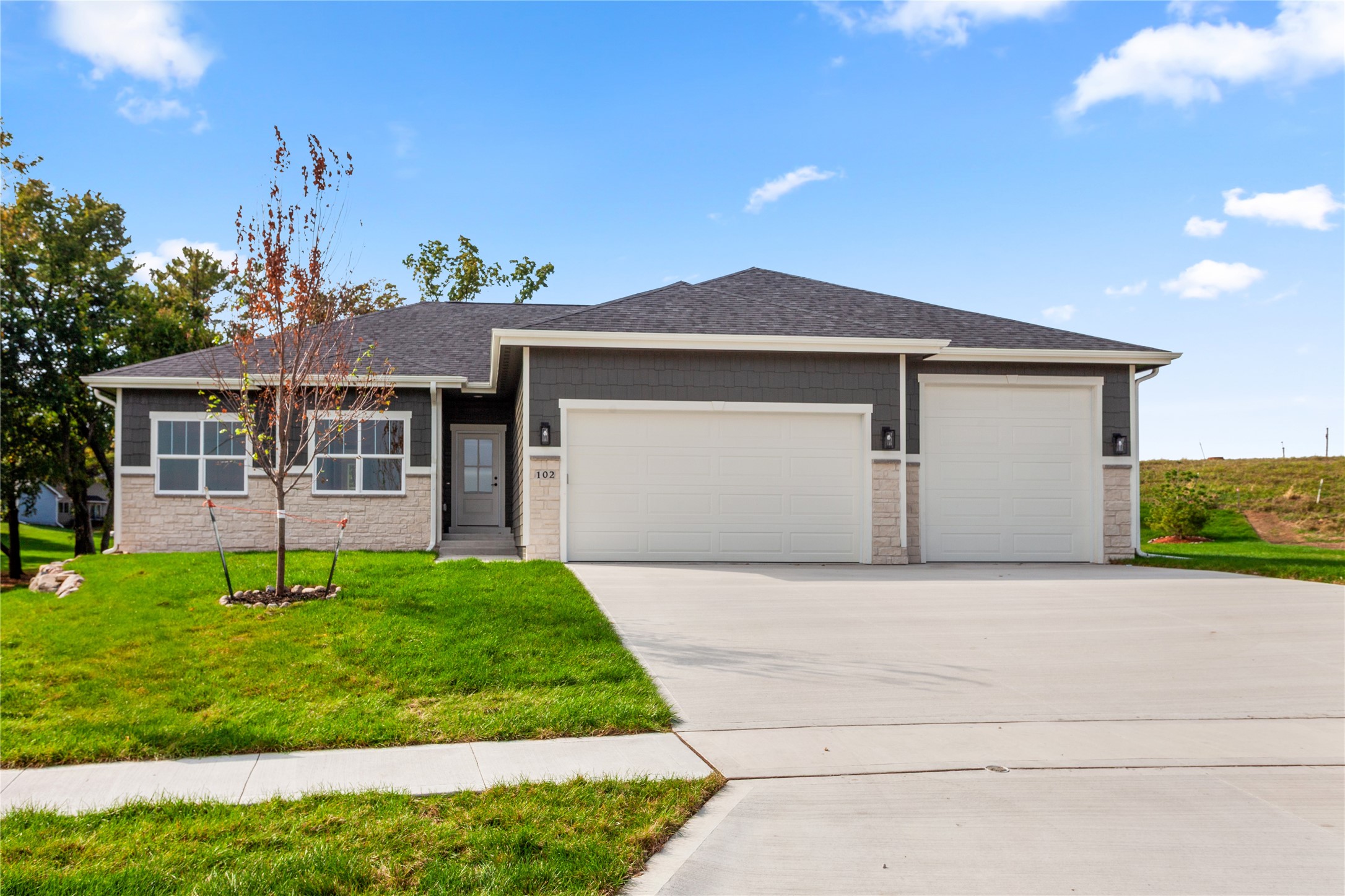 102 Crossroads Court Property Photo 1