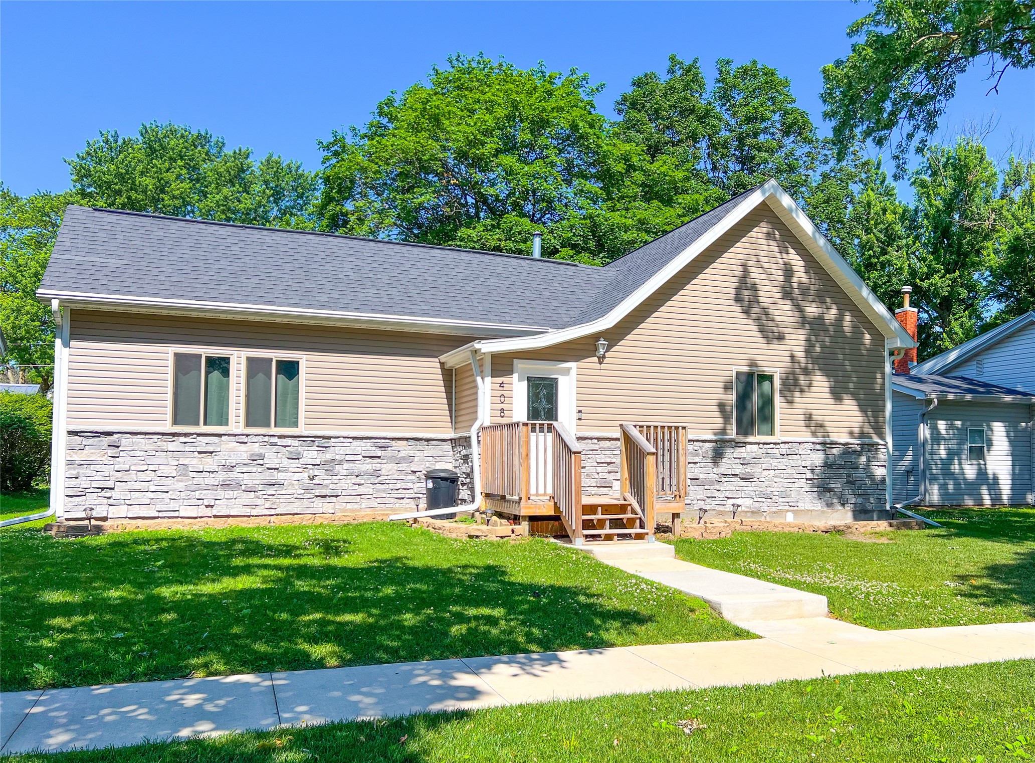 408 N Division Street Property Photo 1