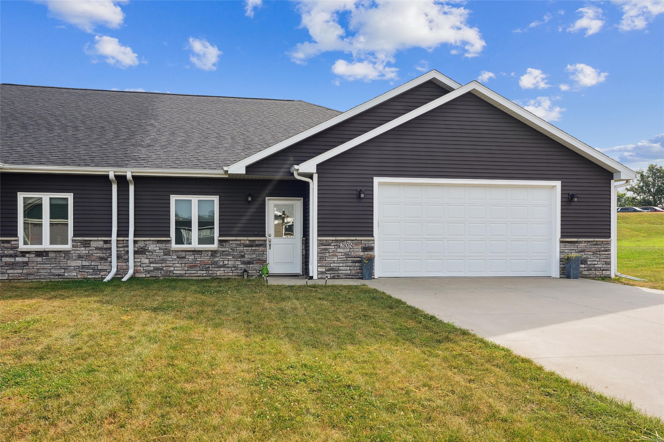 205 N 8th Avenue Property Photo 1