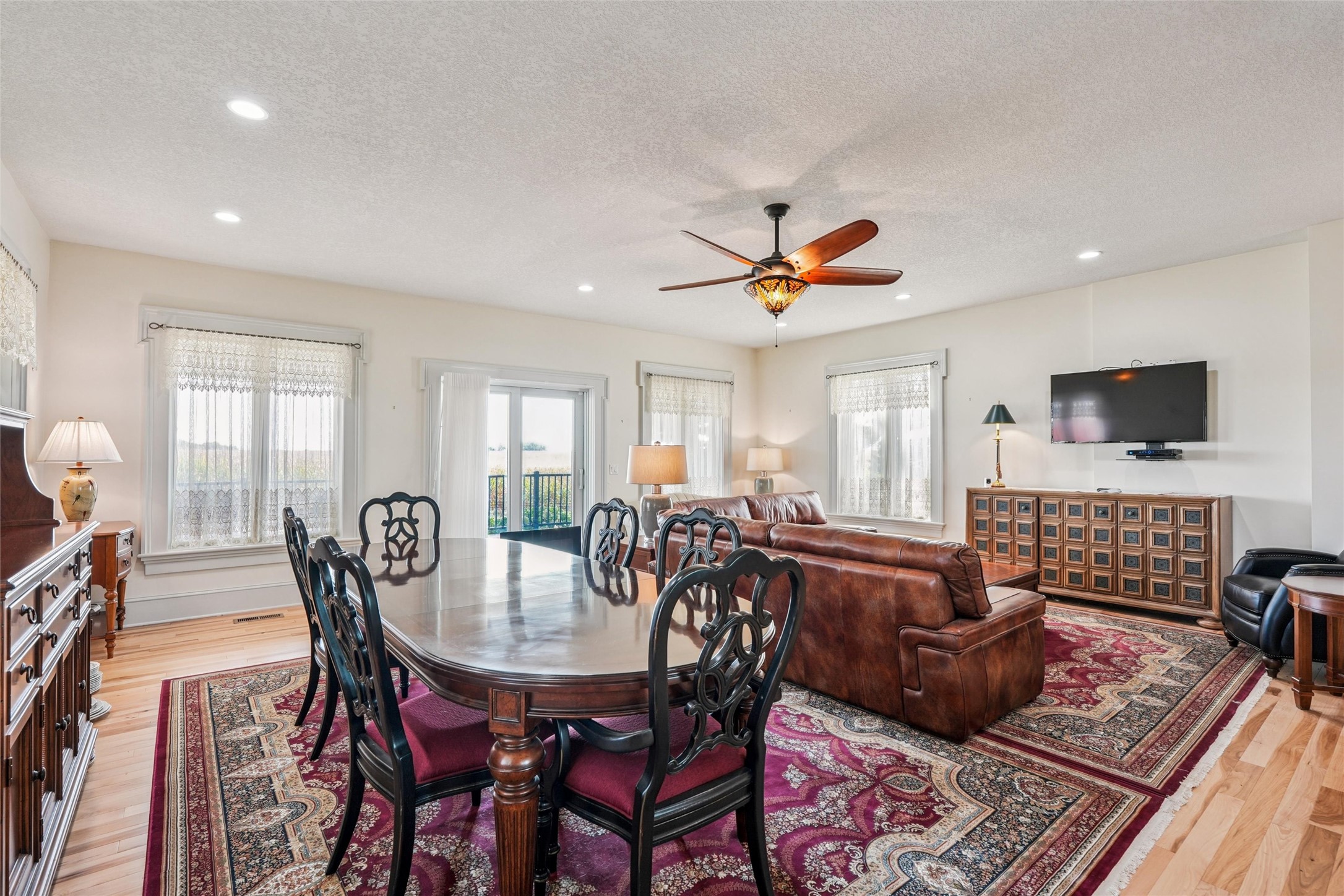 5664 Island Avenue Property Photo 8