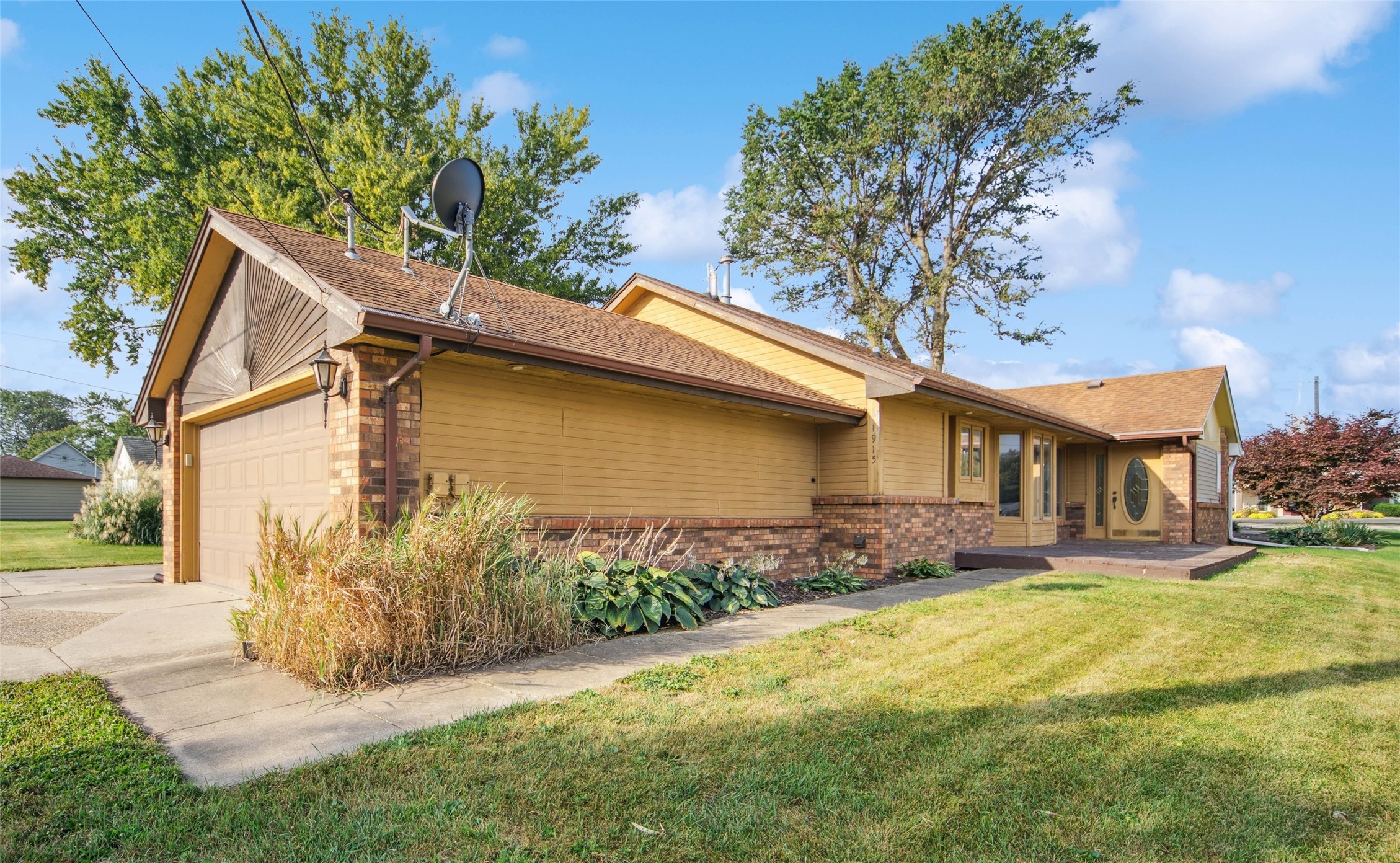 1915 Locust Street Property Photo 1