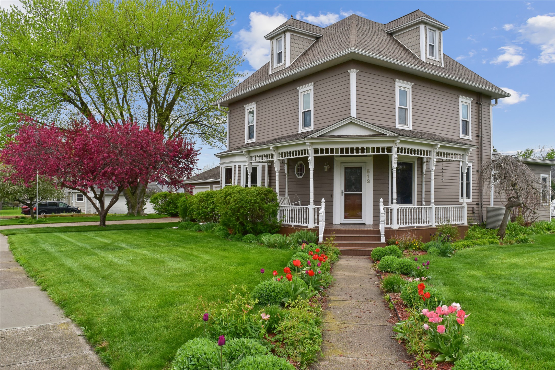 513 E Poplar Street Property Photo 1