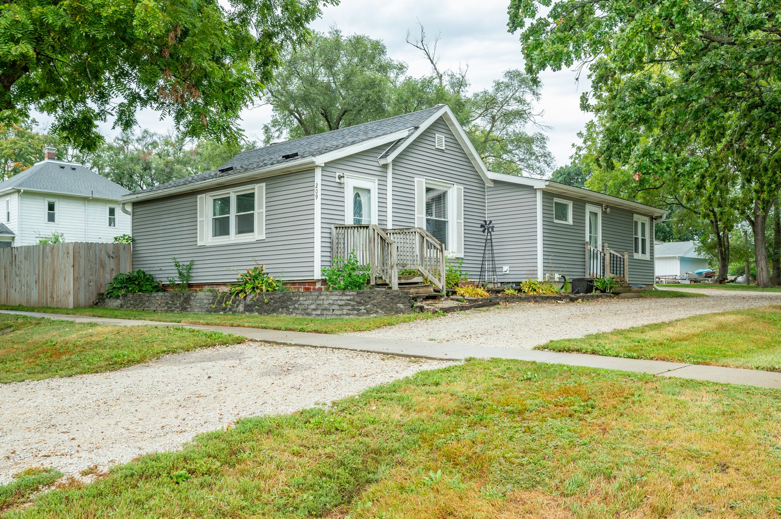 209 Locust Street Property Photo 1