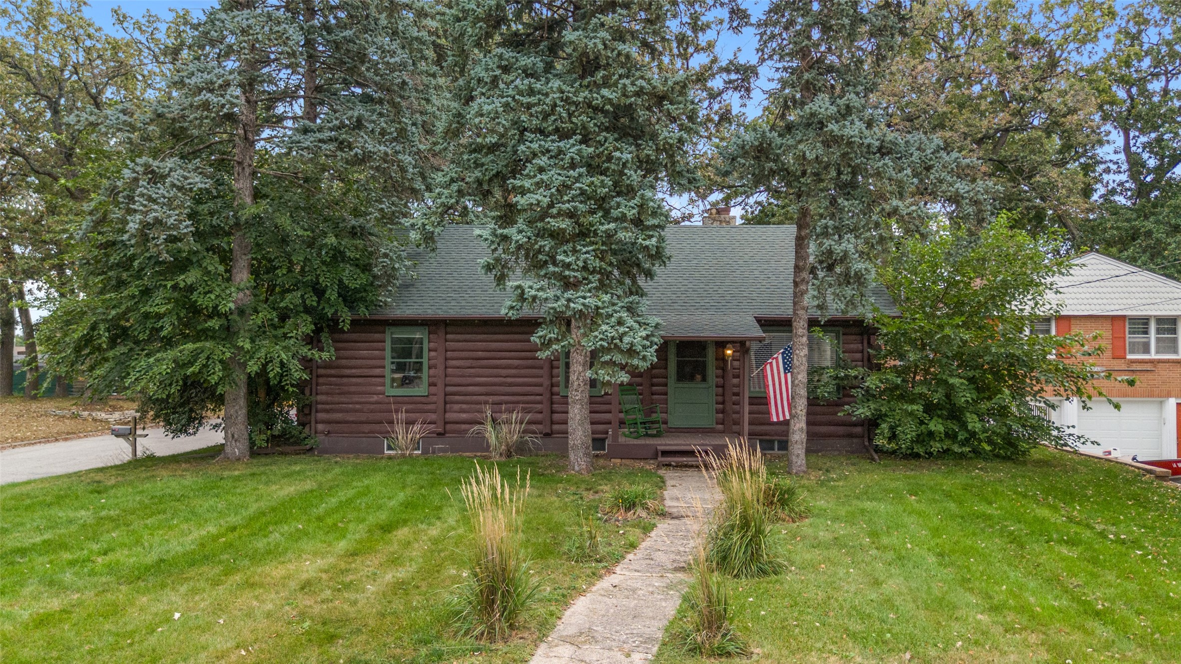 626 18th Street W Property Photo 1