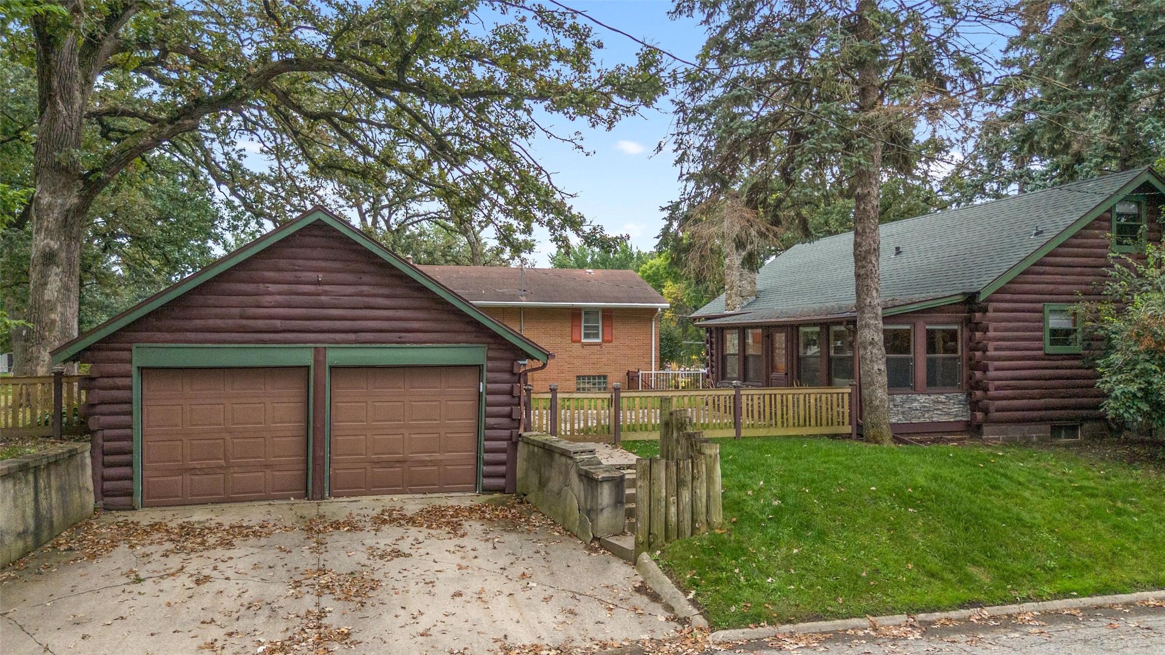 626 18th Street W Property Photo 1