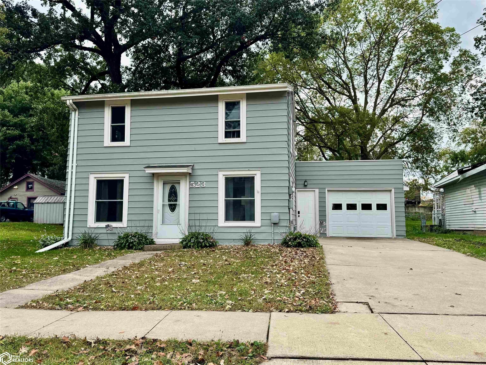 523 10th Avenue N Property Photo 1