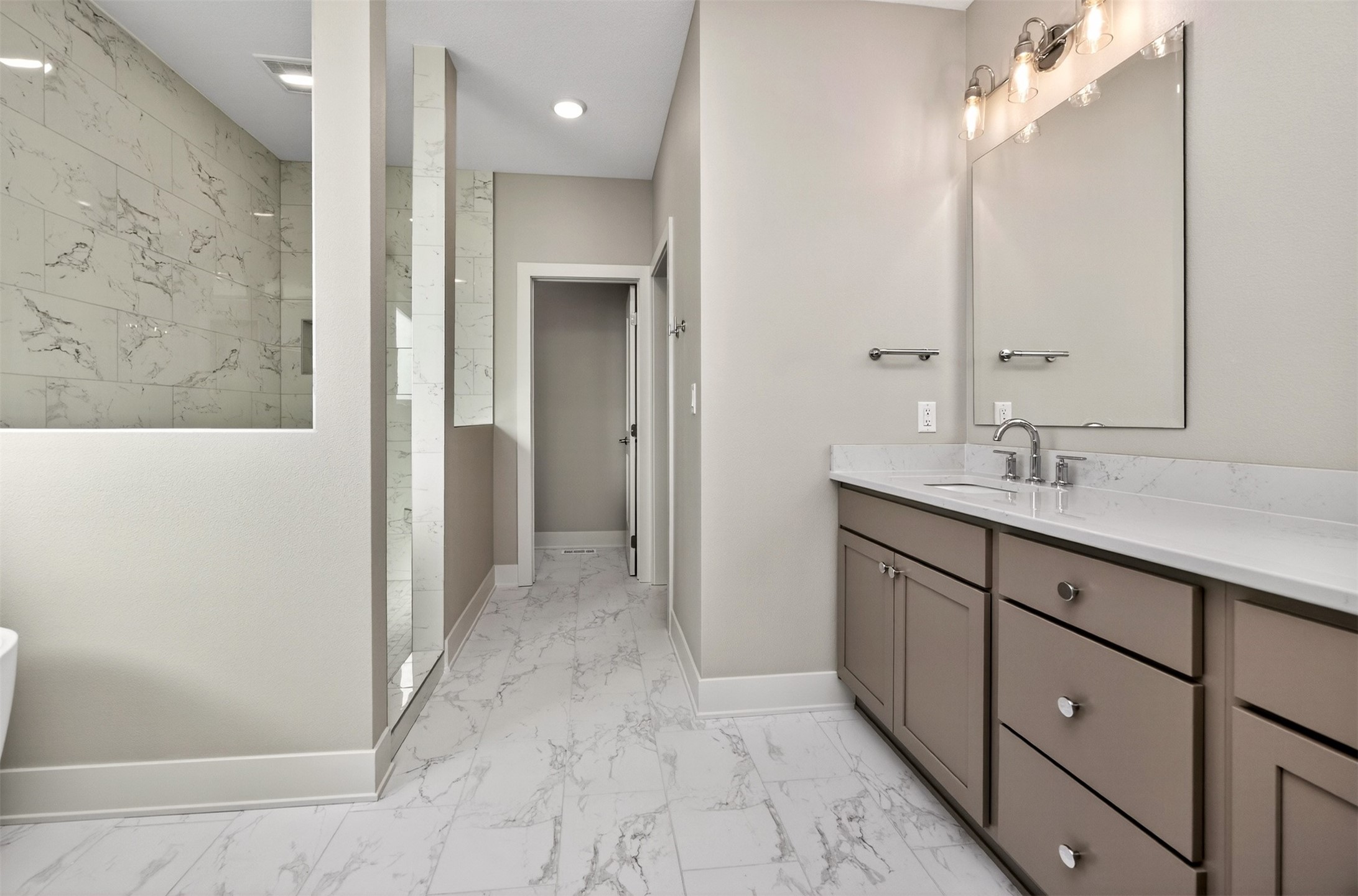 4644 Centennial Boulevard Property Photo 12