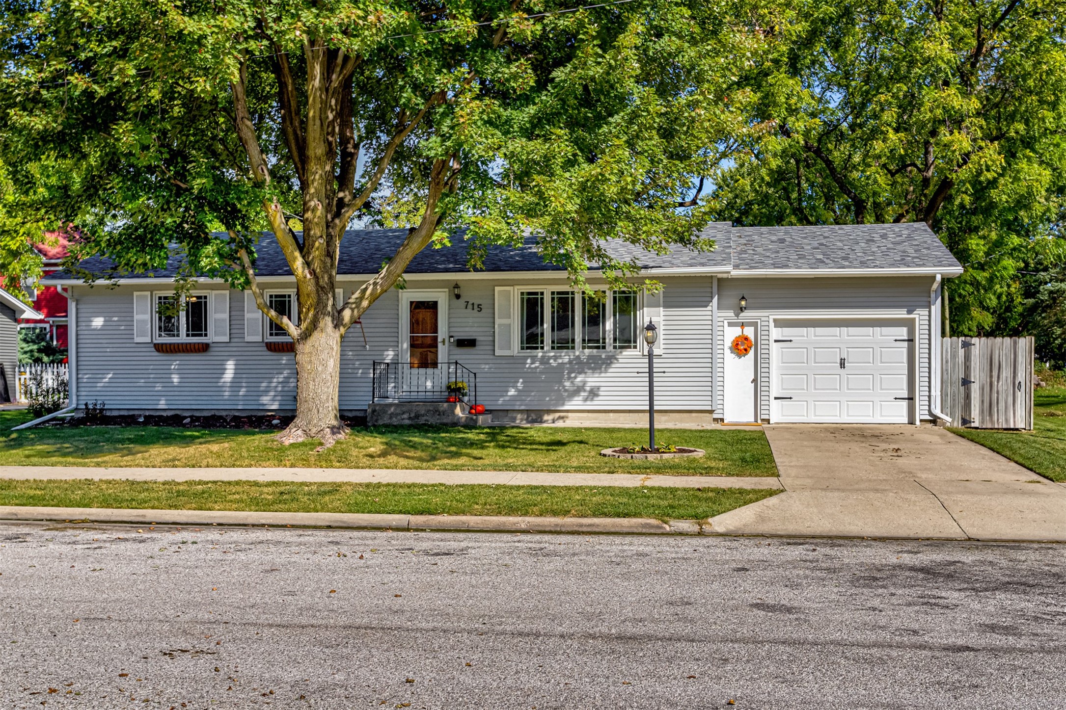 715 Linn Street Property Photo 1