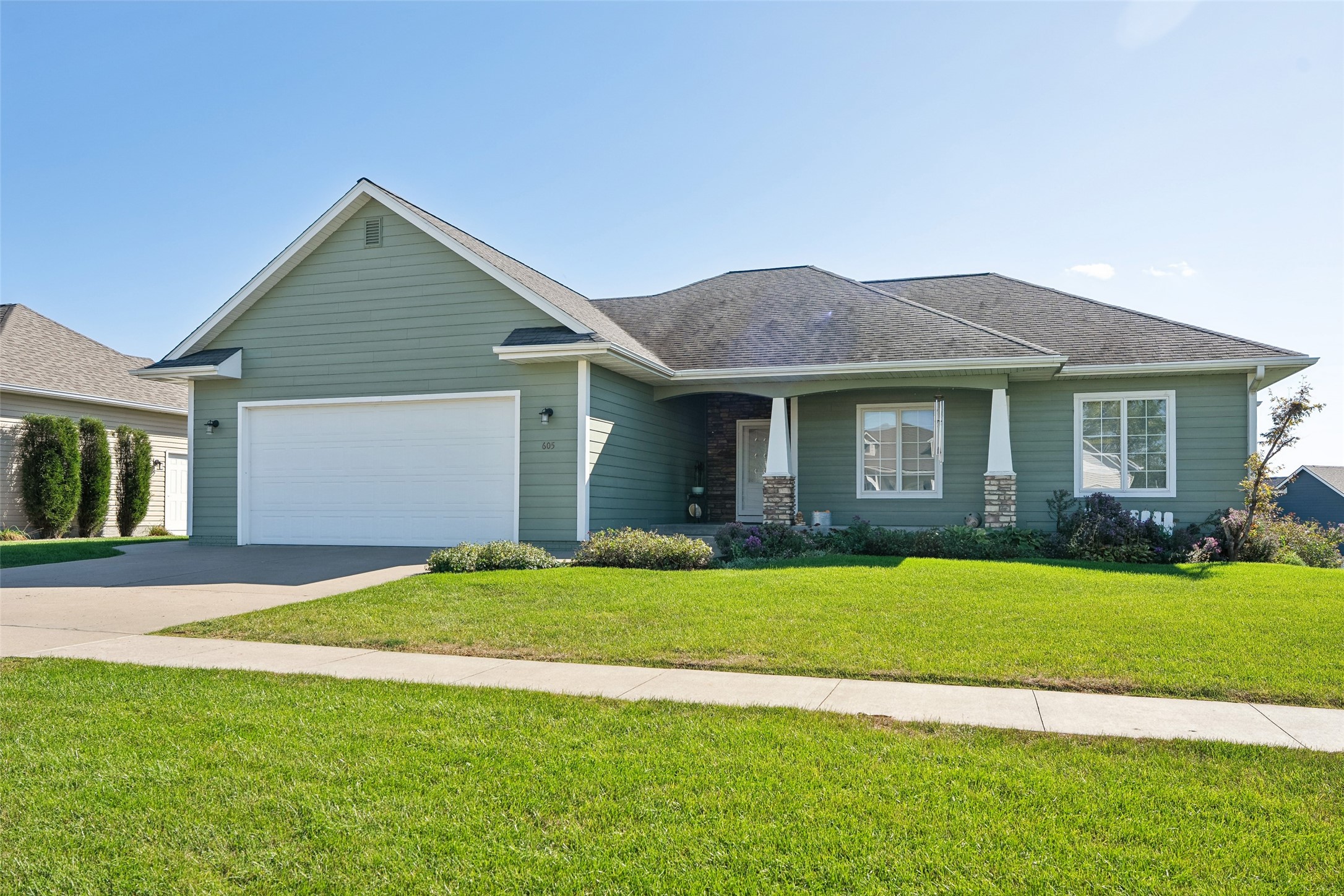 605 E Kayla Lane Property Photo 1