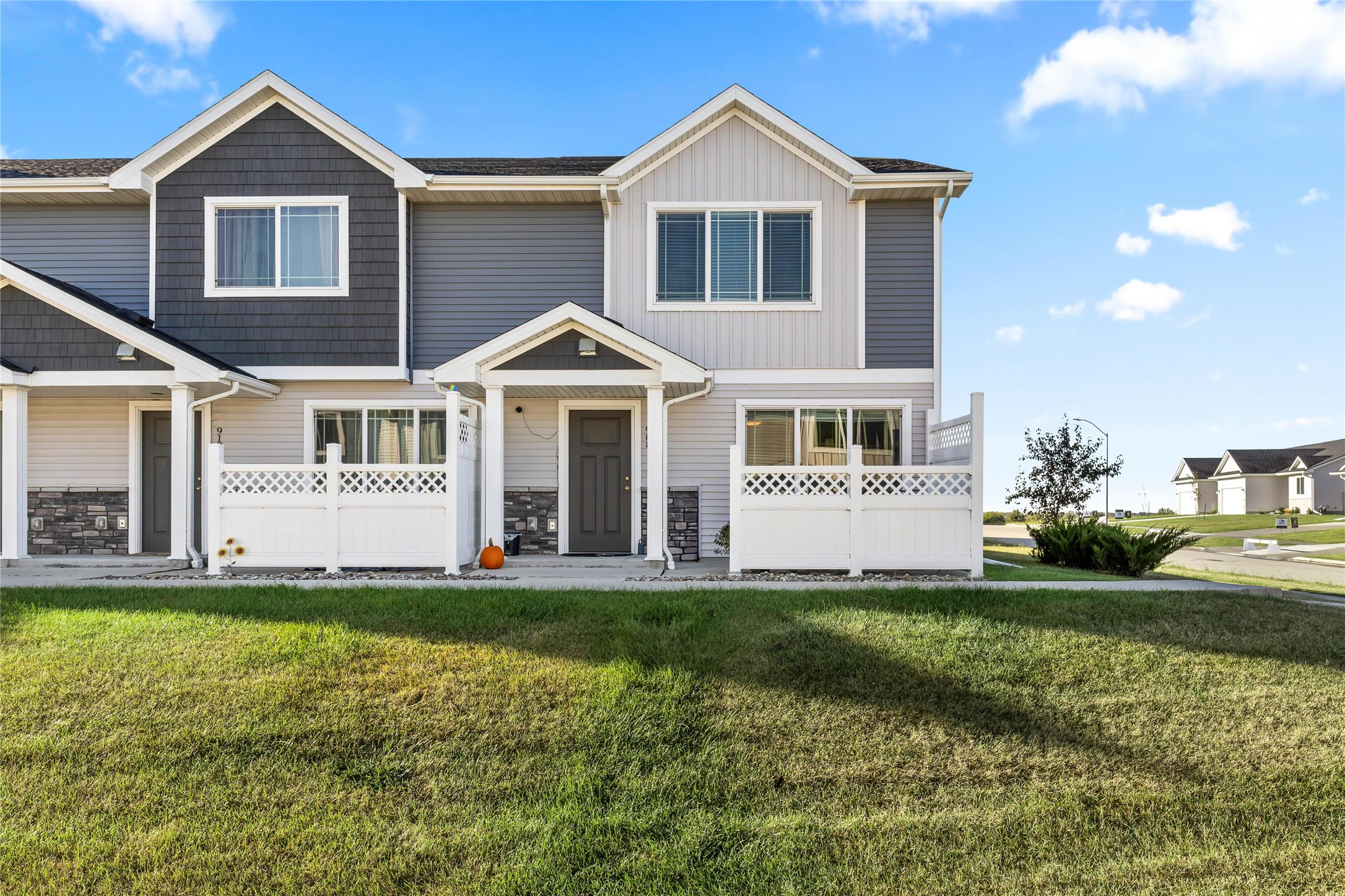 908 Ne 57th Lane Property Photo 1