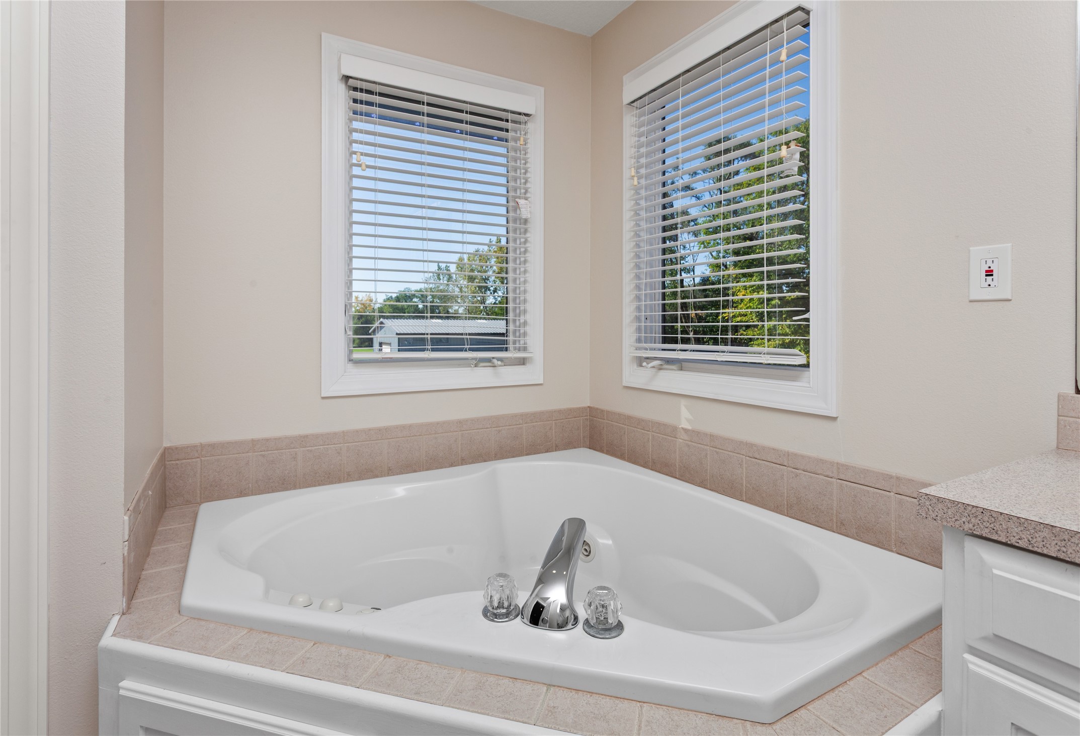 8580 Ashworth Road Property Photo 23