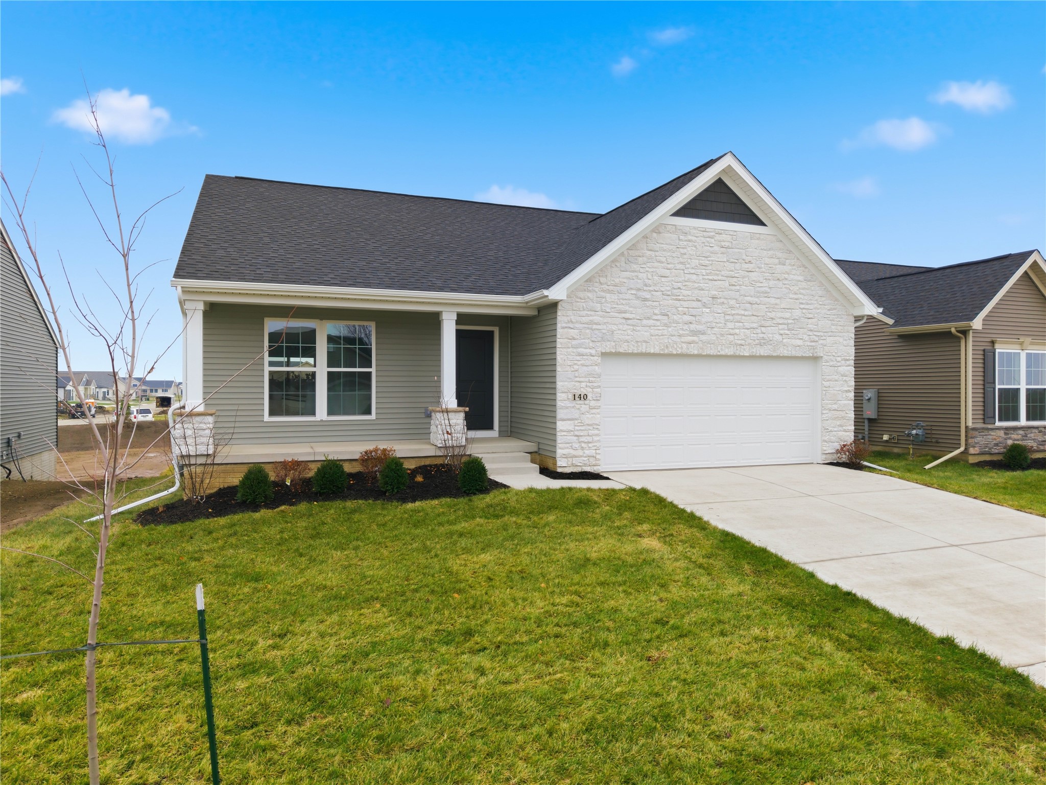140 NW Rolling Circle Property Photo 1