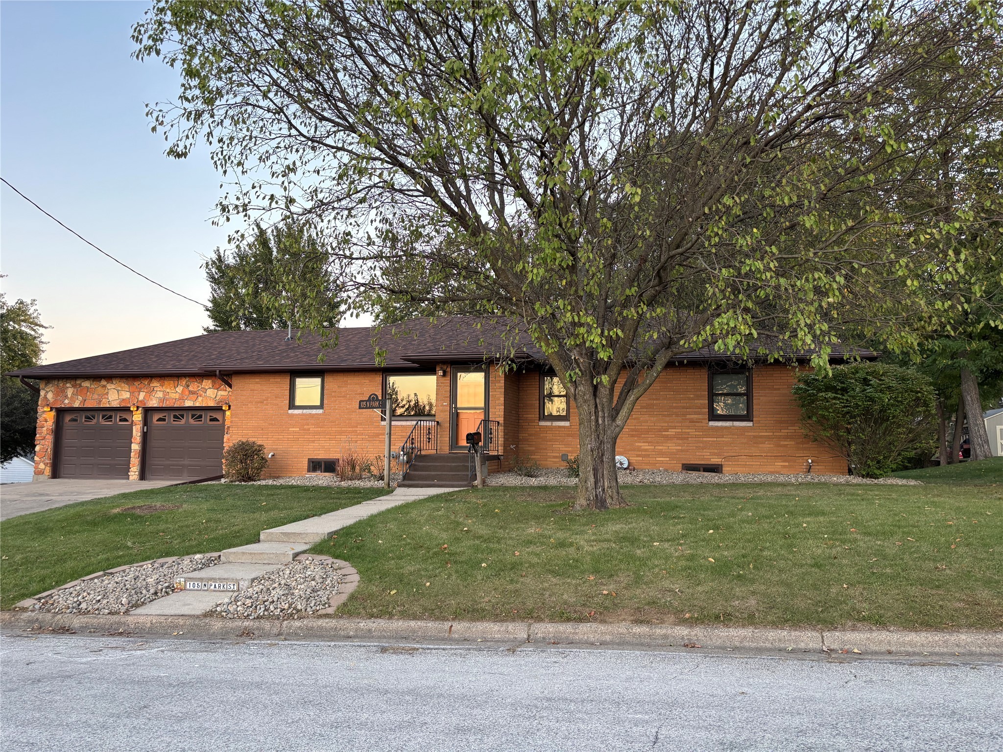 105 N Park Street Property Photo 1