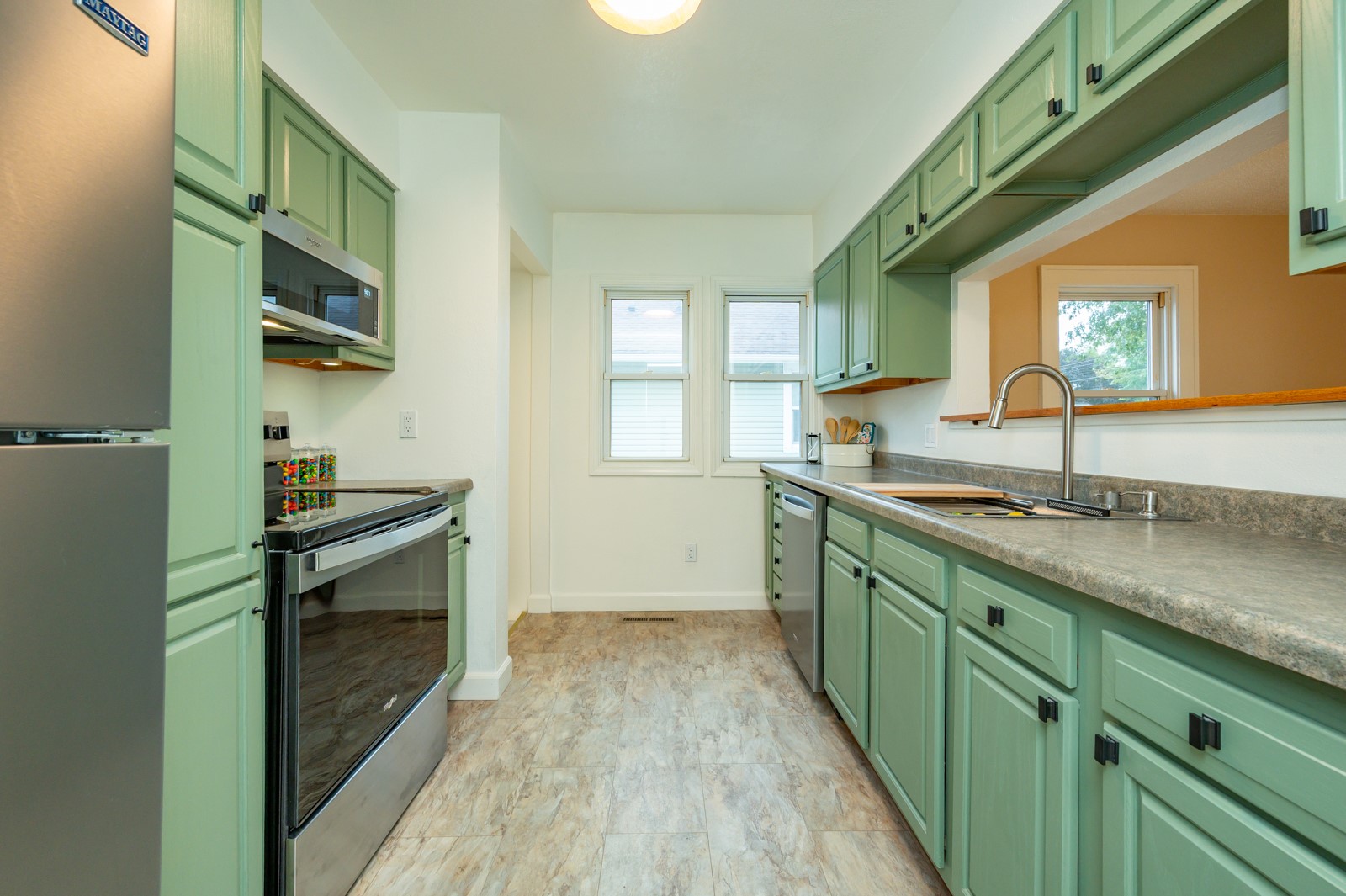 506 N 8th Avenue E Property Photo 7