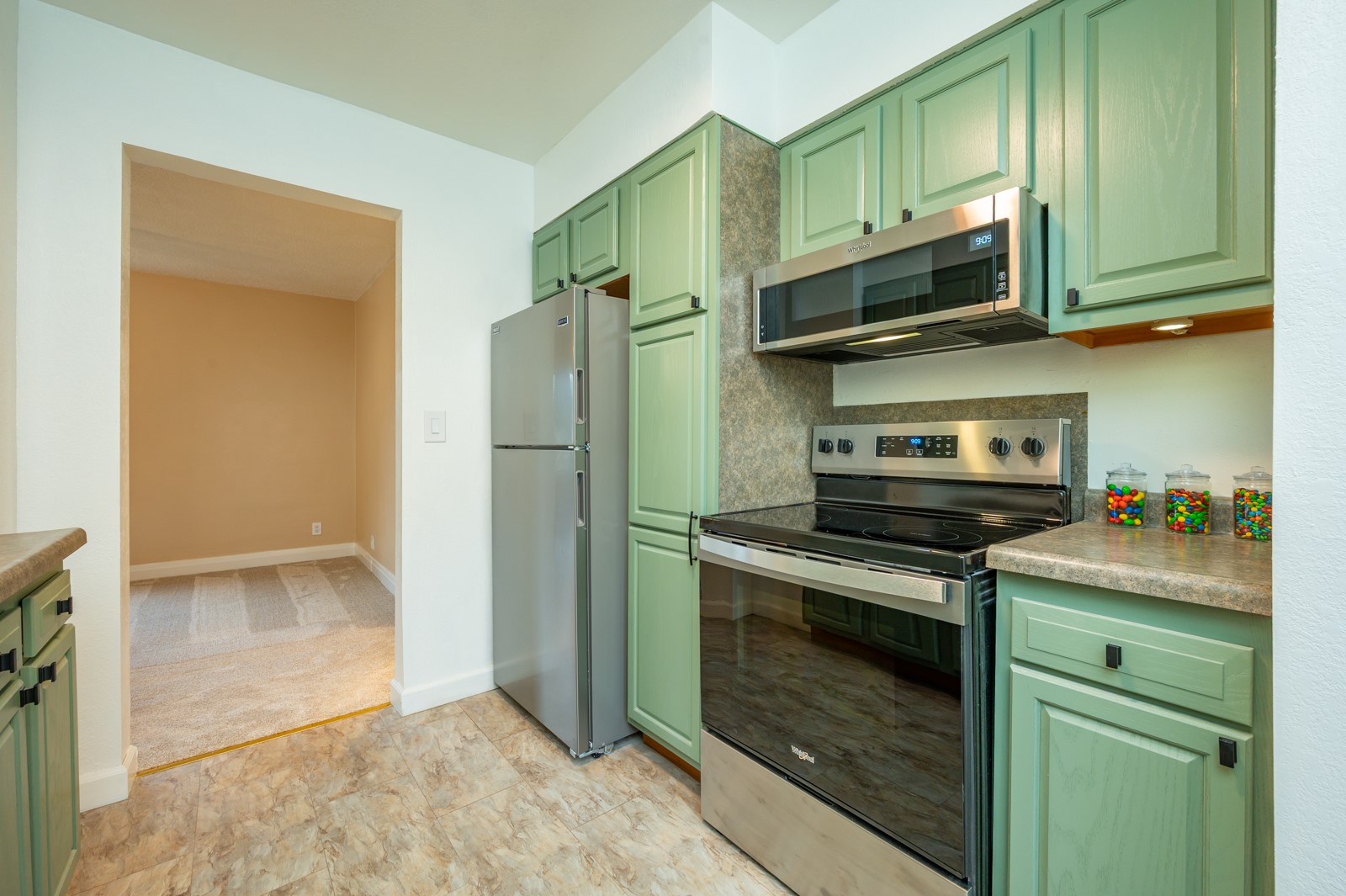506 N 8th Avenue E Property Photo 9