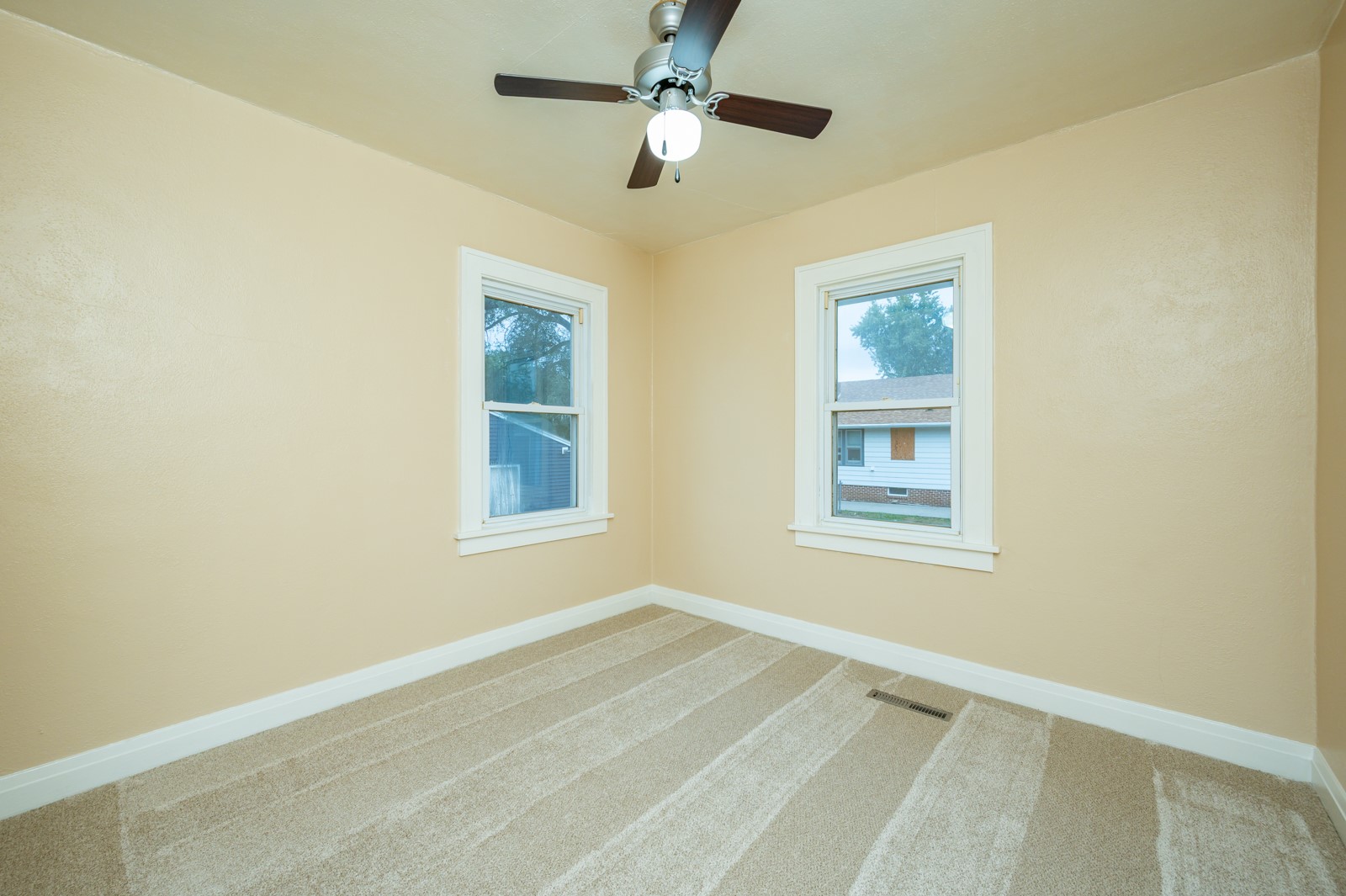 506 N 8th Avenue E Property Photo 10