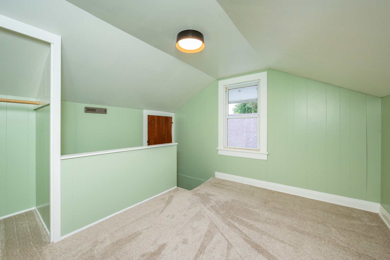 506 N 8th Avenue E Property Photo 13