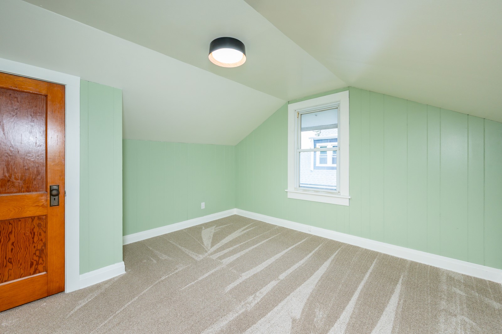 506 N 8th Avenue E Property Photo 14