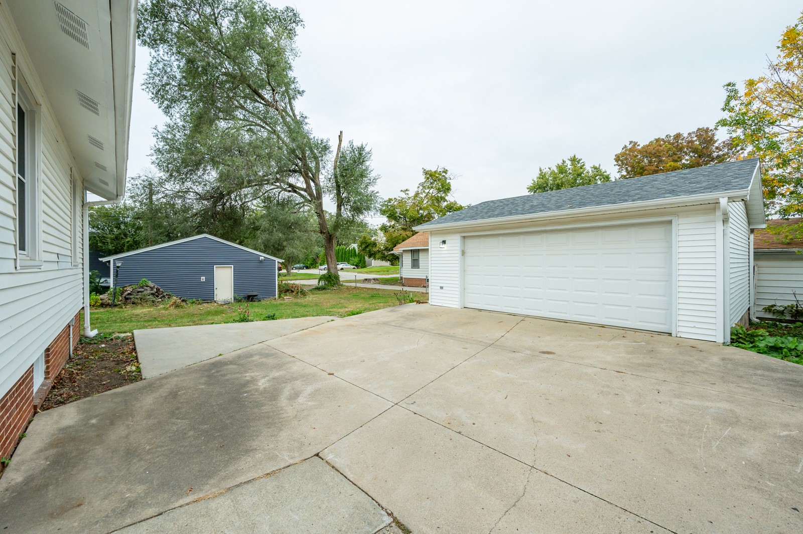506 N 8th Avenue E Property Photo 17