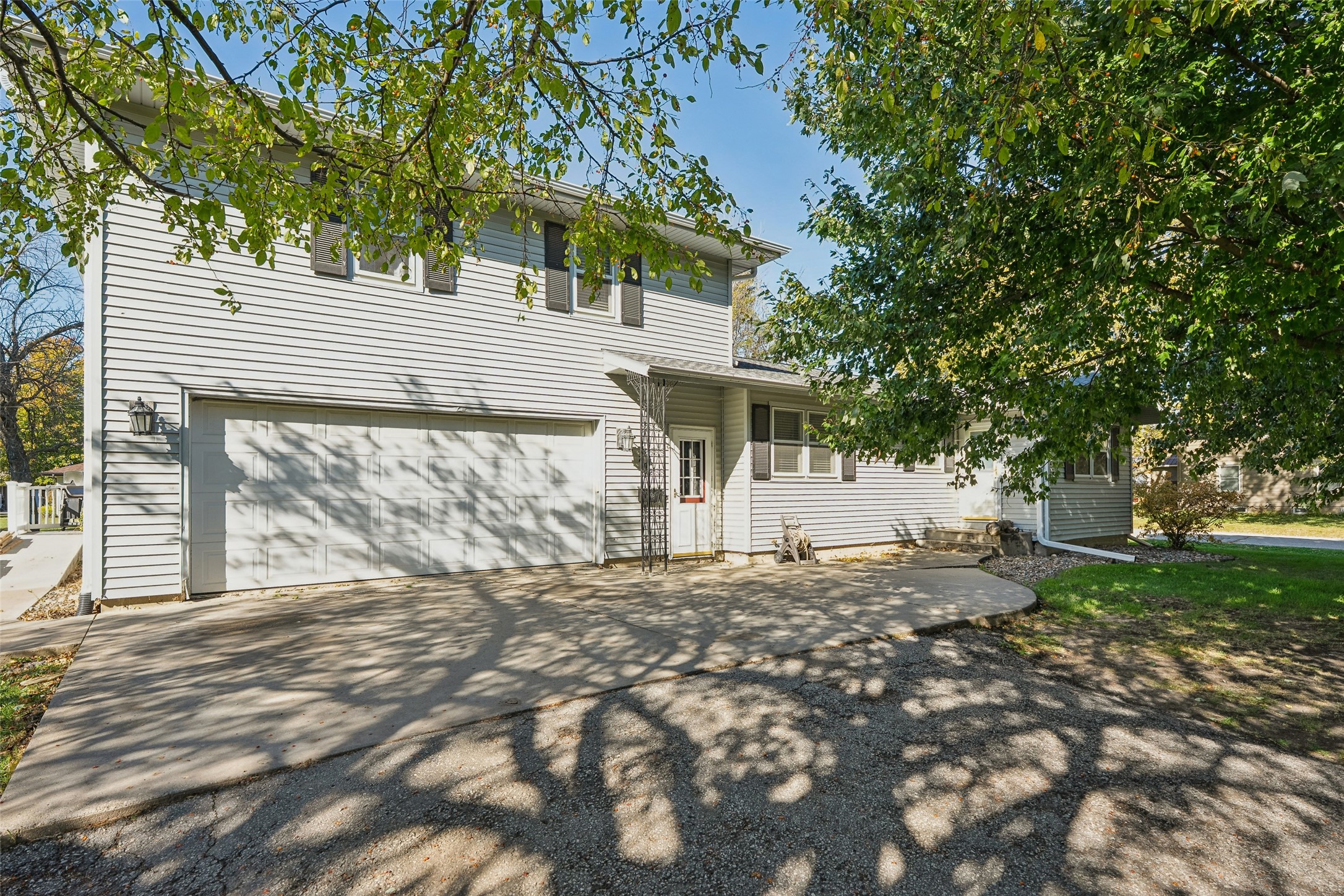 702 10th Avenue Property Photo 1