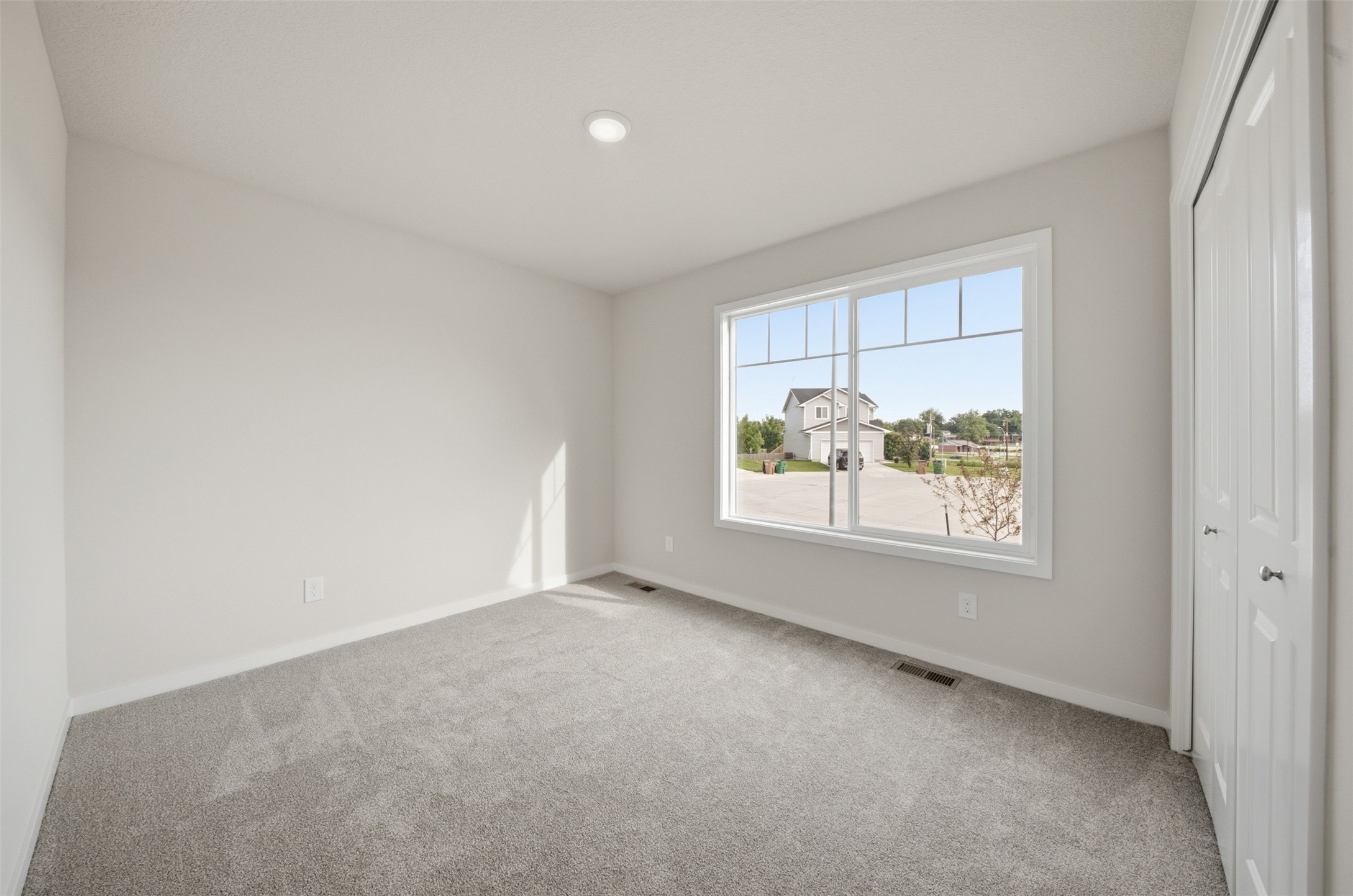 1000 Commons Court Property Photo 15