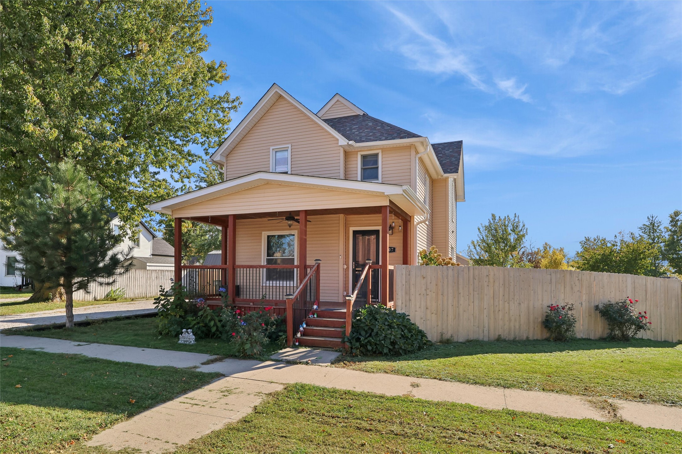 107 W 5th Street Property Photo 1