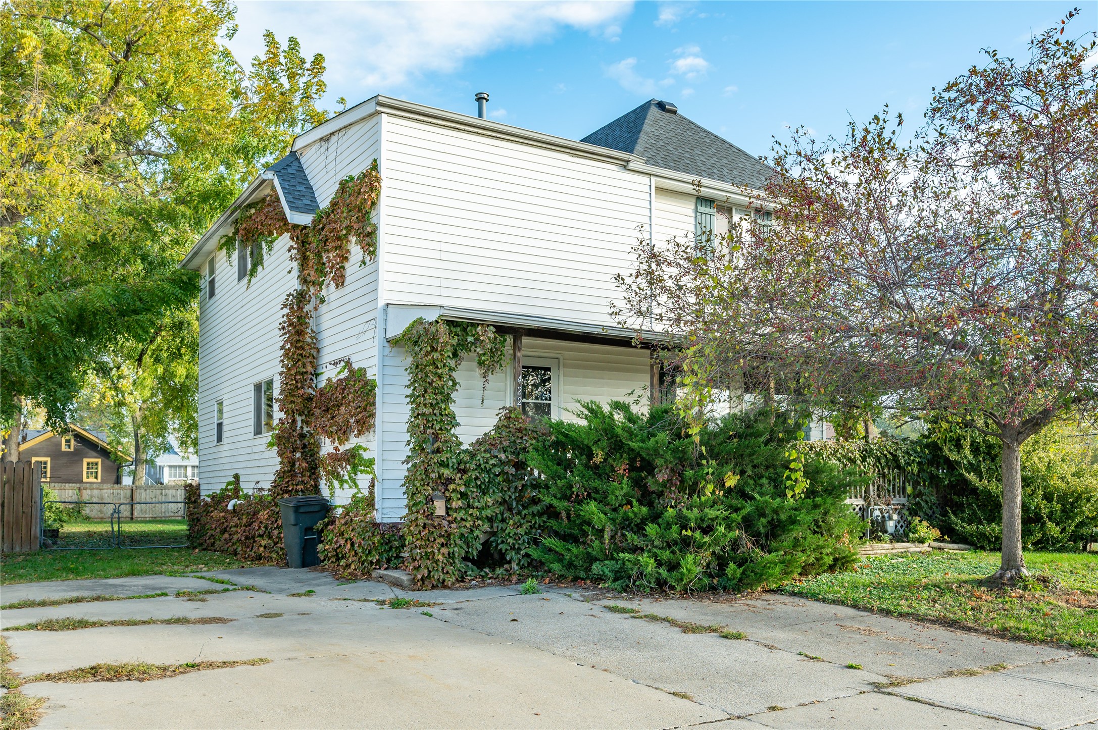 422 N 3rd Avenue E Property Photo 1