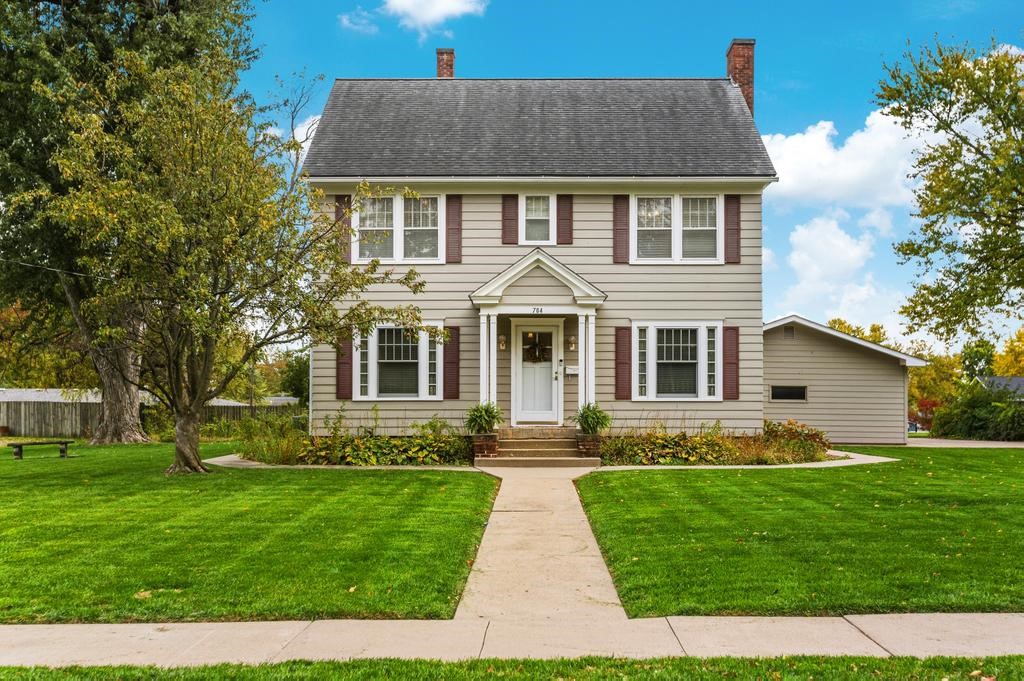 704 E Washington Street Property Photo 1