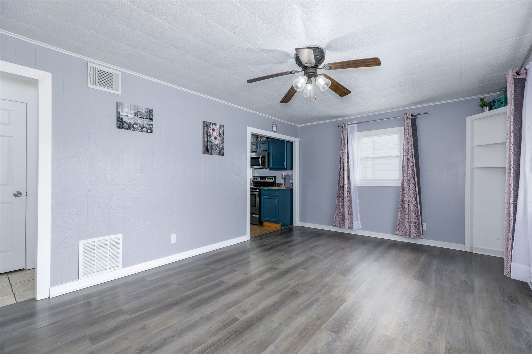 1917 59th Street Property Photo 2
